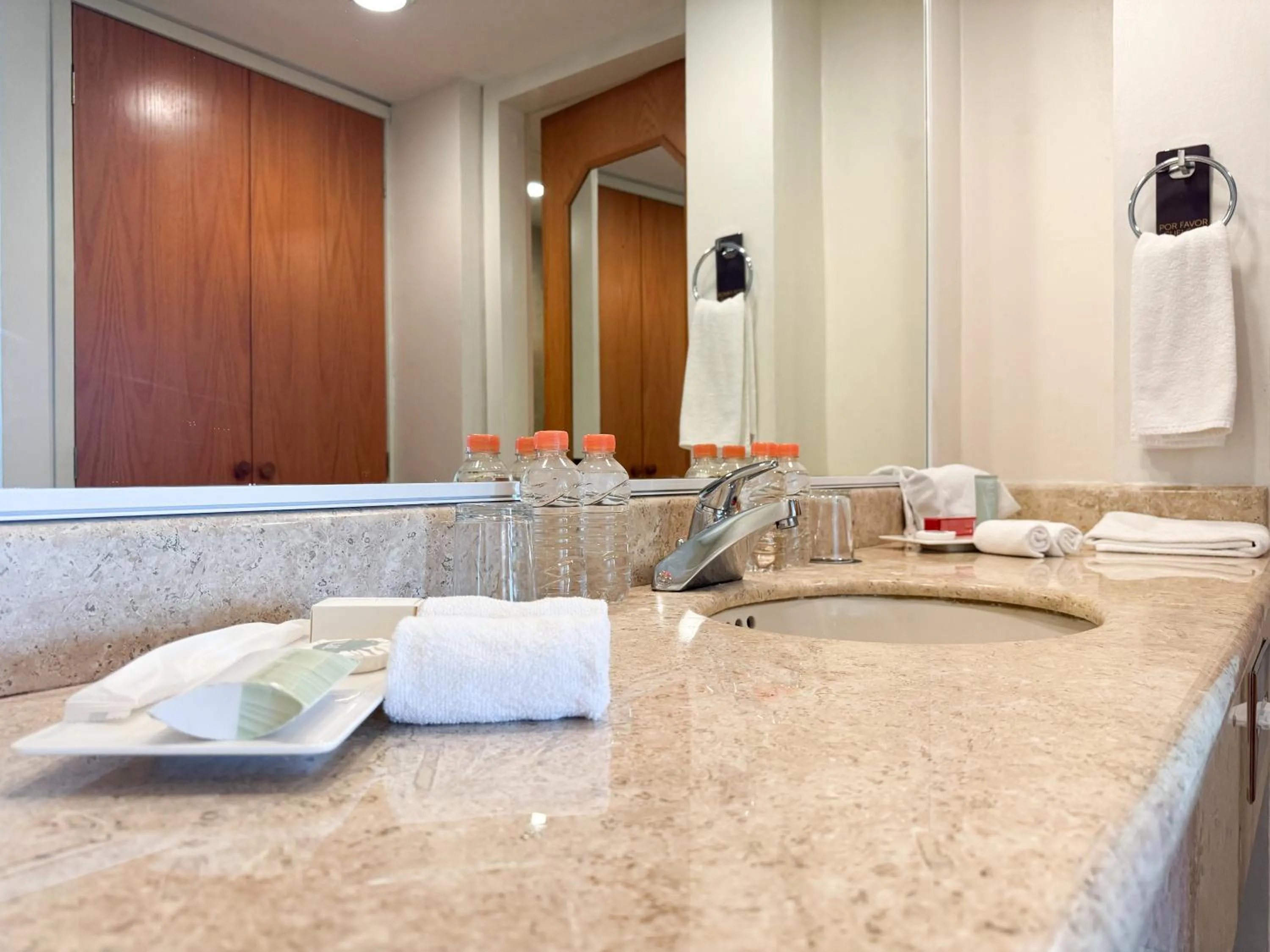 Bathroom in Courtyard by Marriott Villahermosa Tabasco