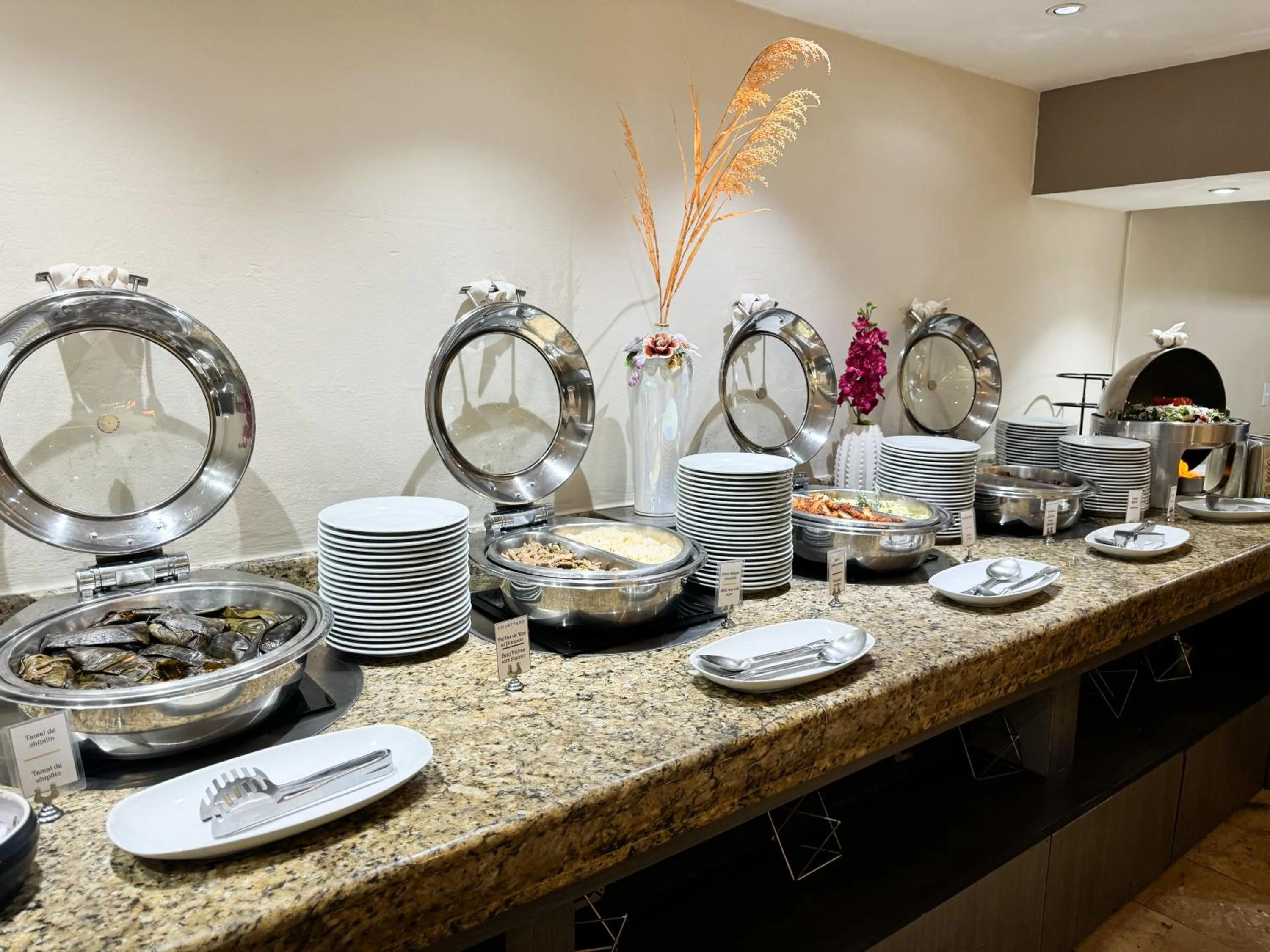 Buffet breakfast in Courtyard by Marriott Villahermosa Tabasco