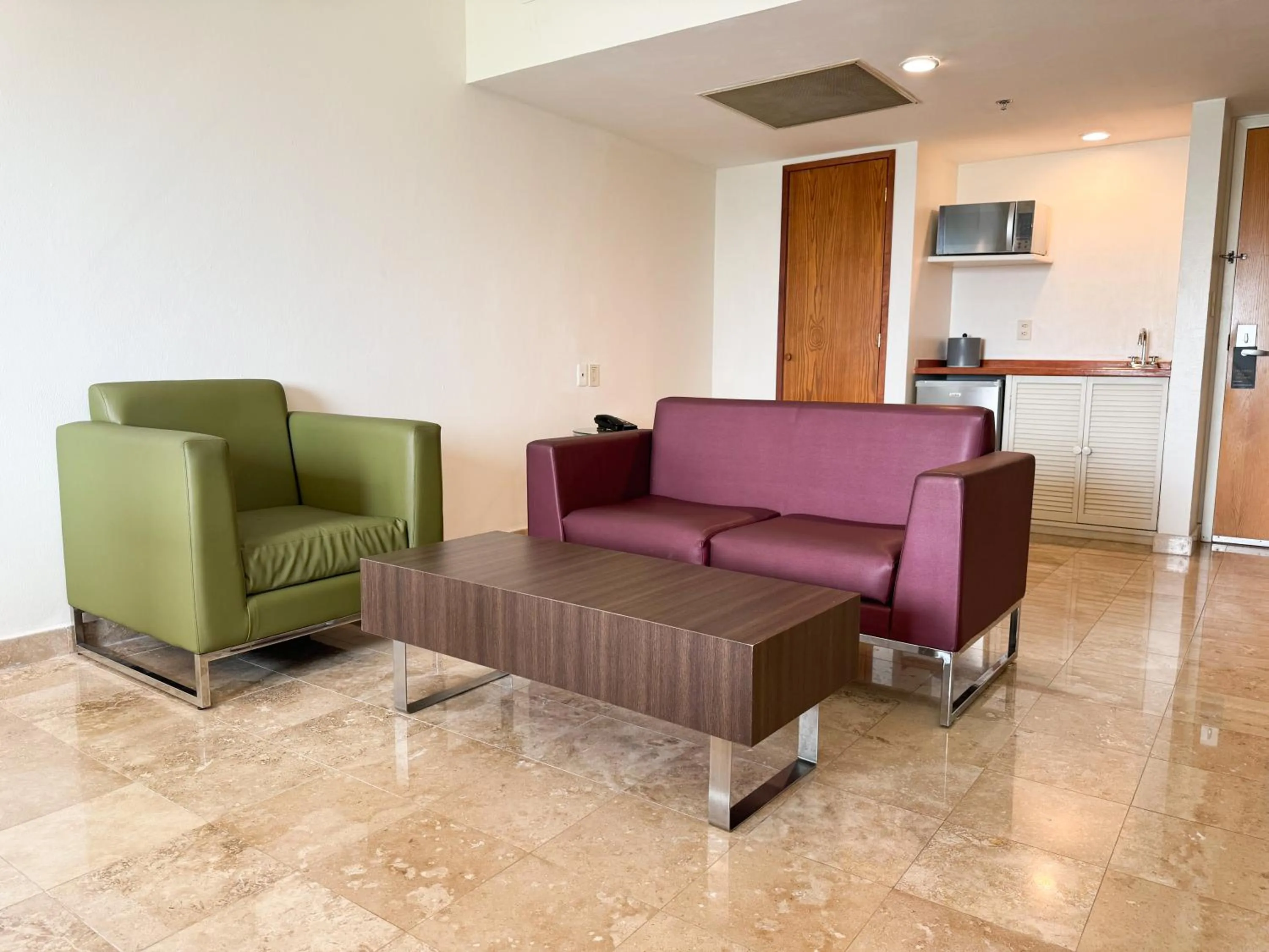 Seating area in Courtyard by Marriott Villahermosa Tabasco