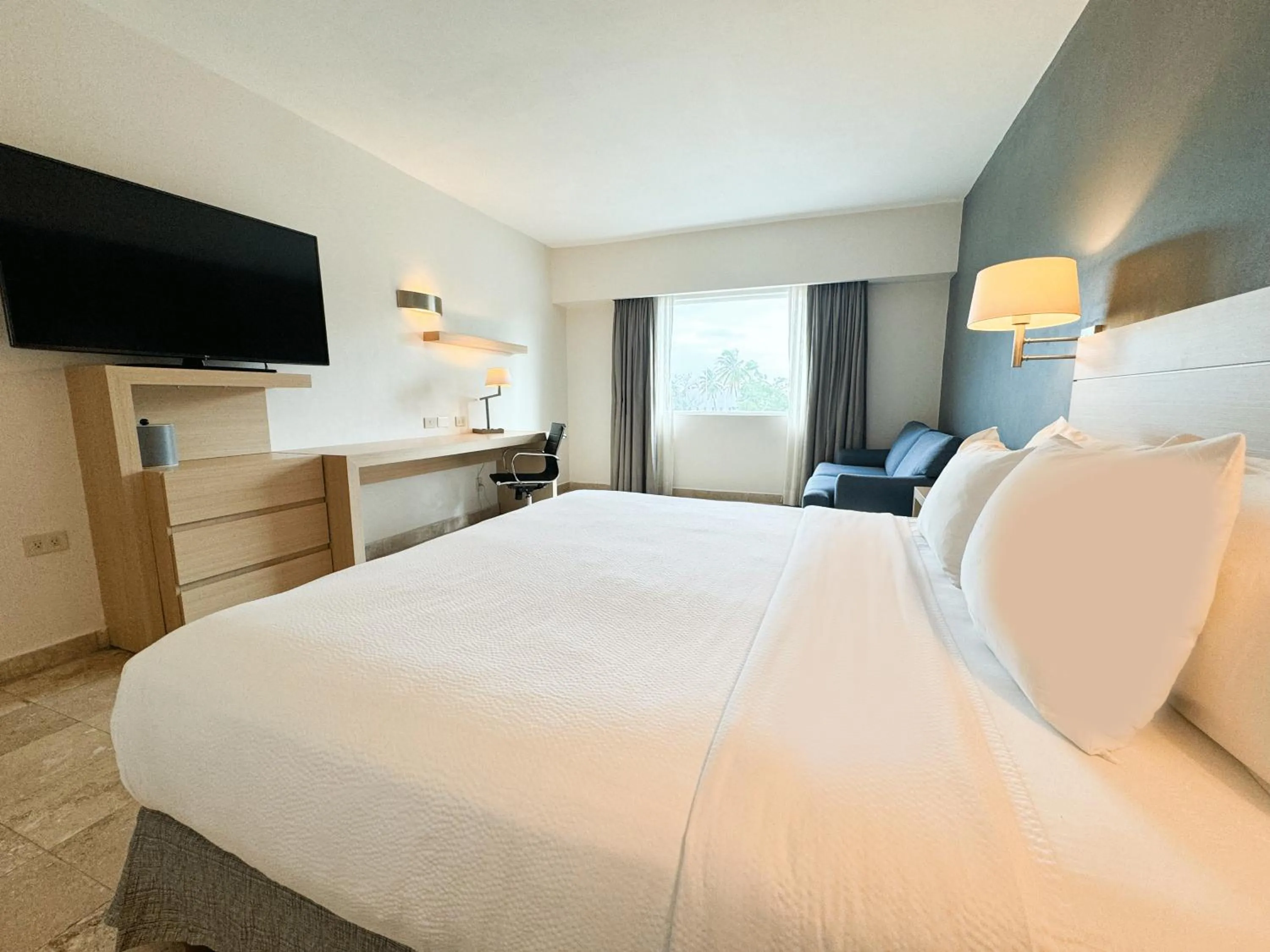 Communal lounge/ TV room, Bed in Courtyard by Marriott Villahermosa Tabasco