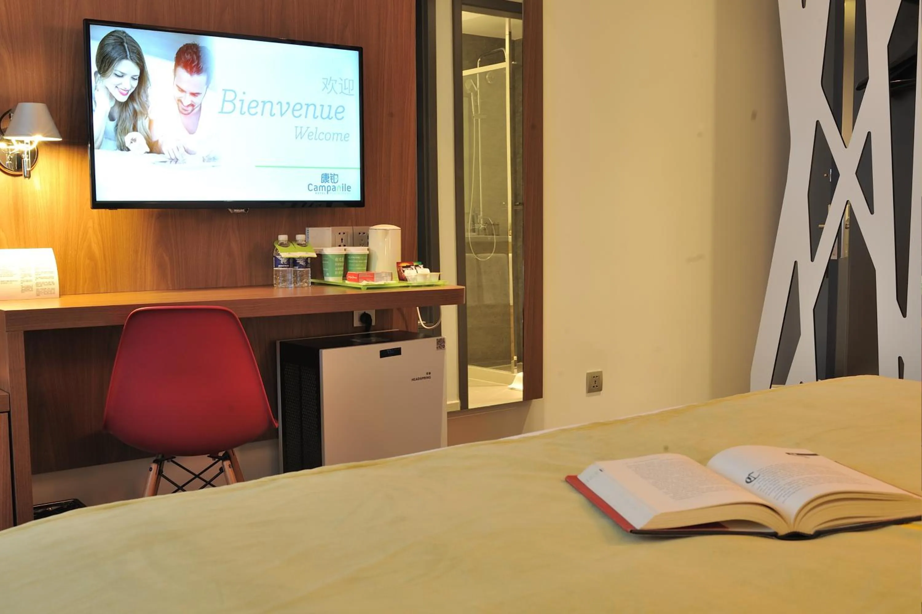 hair dresser, Bed in Campanile Shanghai Natural History Museum Hotel