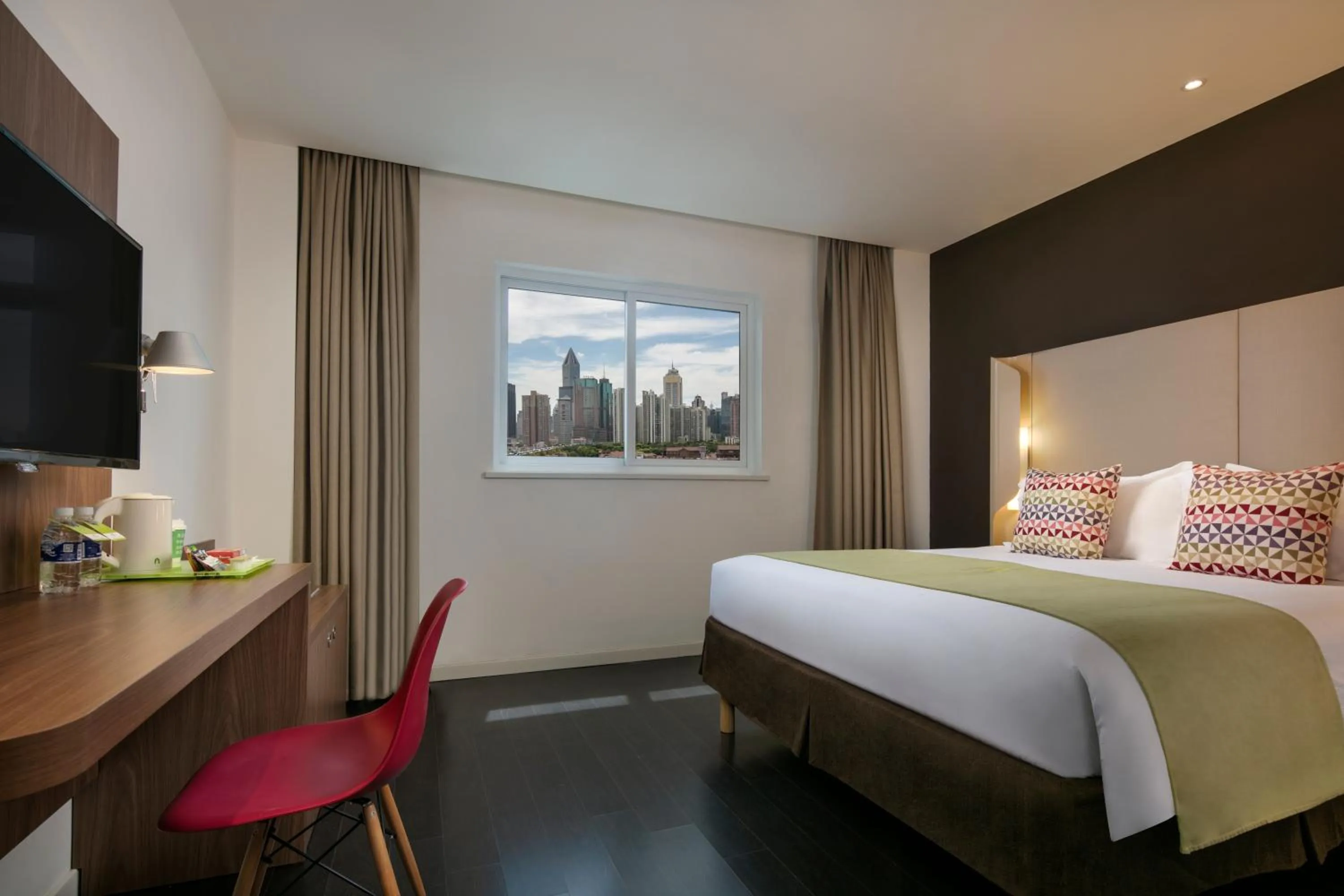 Communal lounge/ TV room, Bed in Campanile Shanghai Natural History Museum Hotel