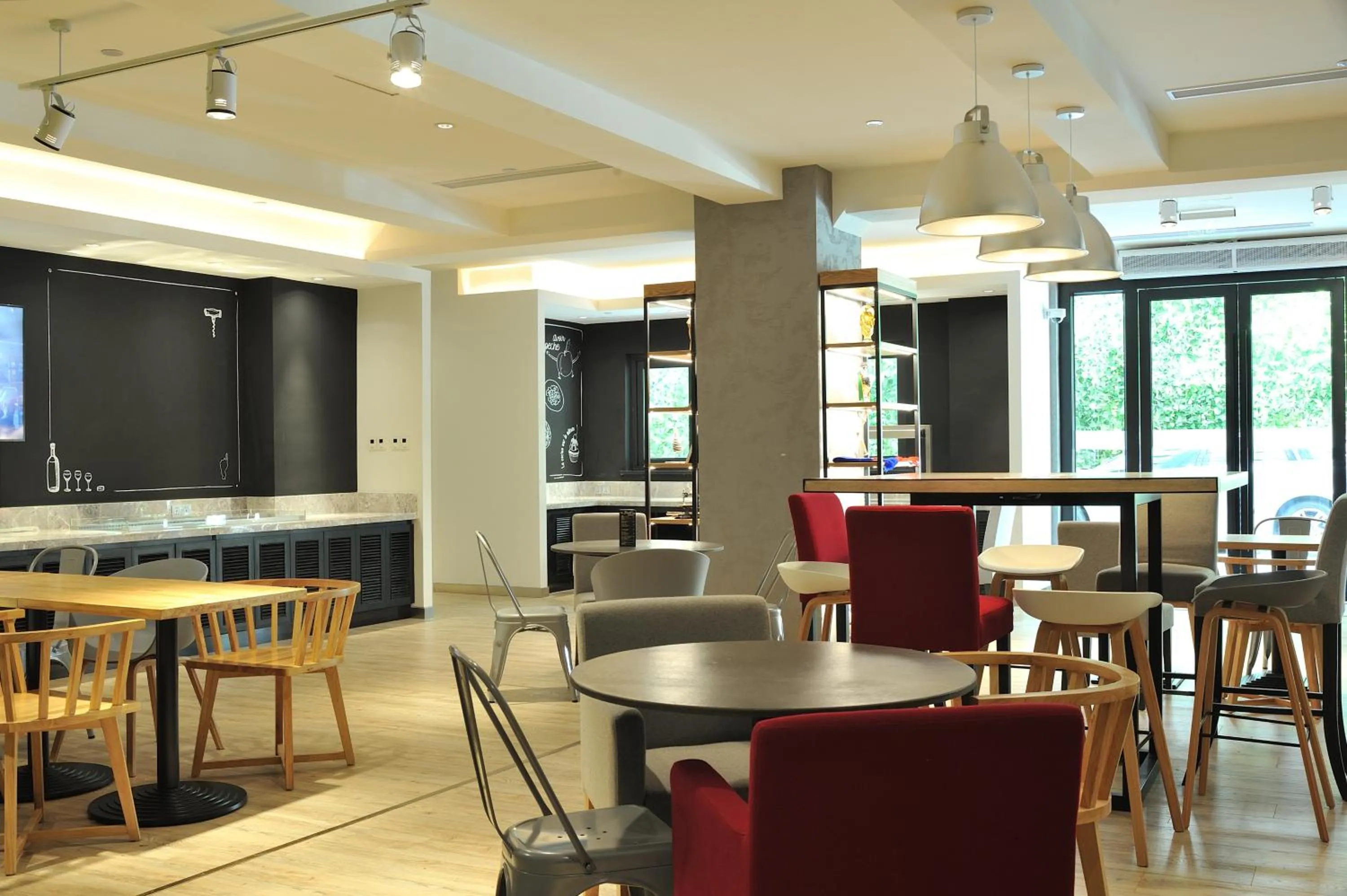 Restaurant/places to eat in Campanile Shanghai Natural History Museum Hotel