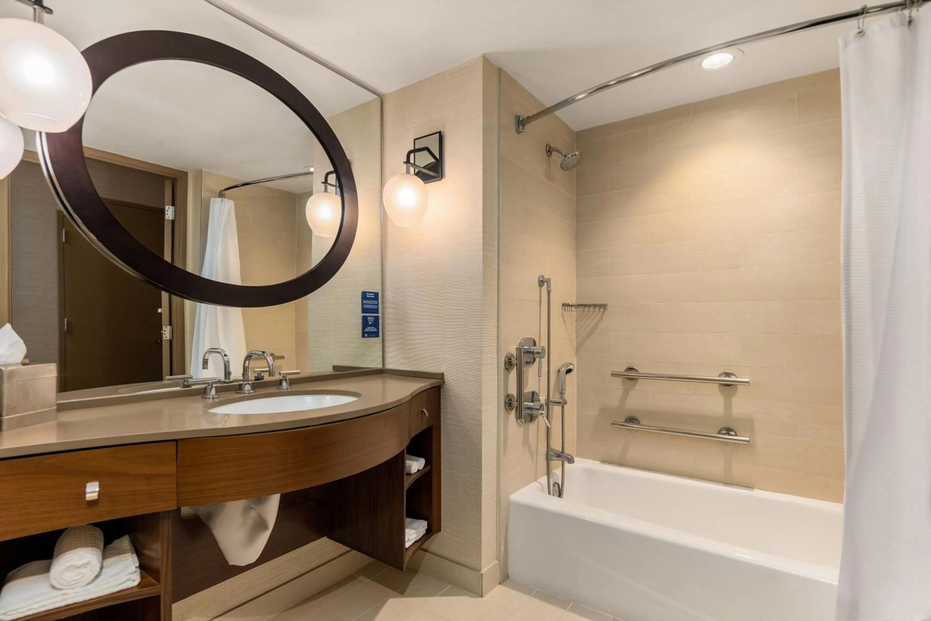 Bath in Hilton La Jolla Torrey Pines