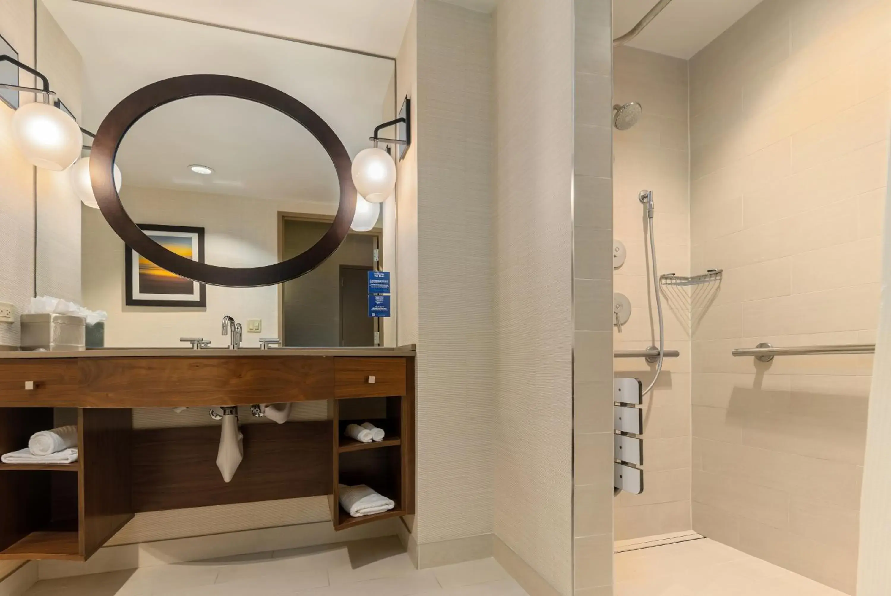 King Room with Bath Tub - Mobility Access in Hilton La Jolla Torrey Pines King Room with Bath Tub - Mobility Access in Hilton La Jolla Torrey Pines