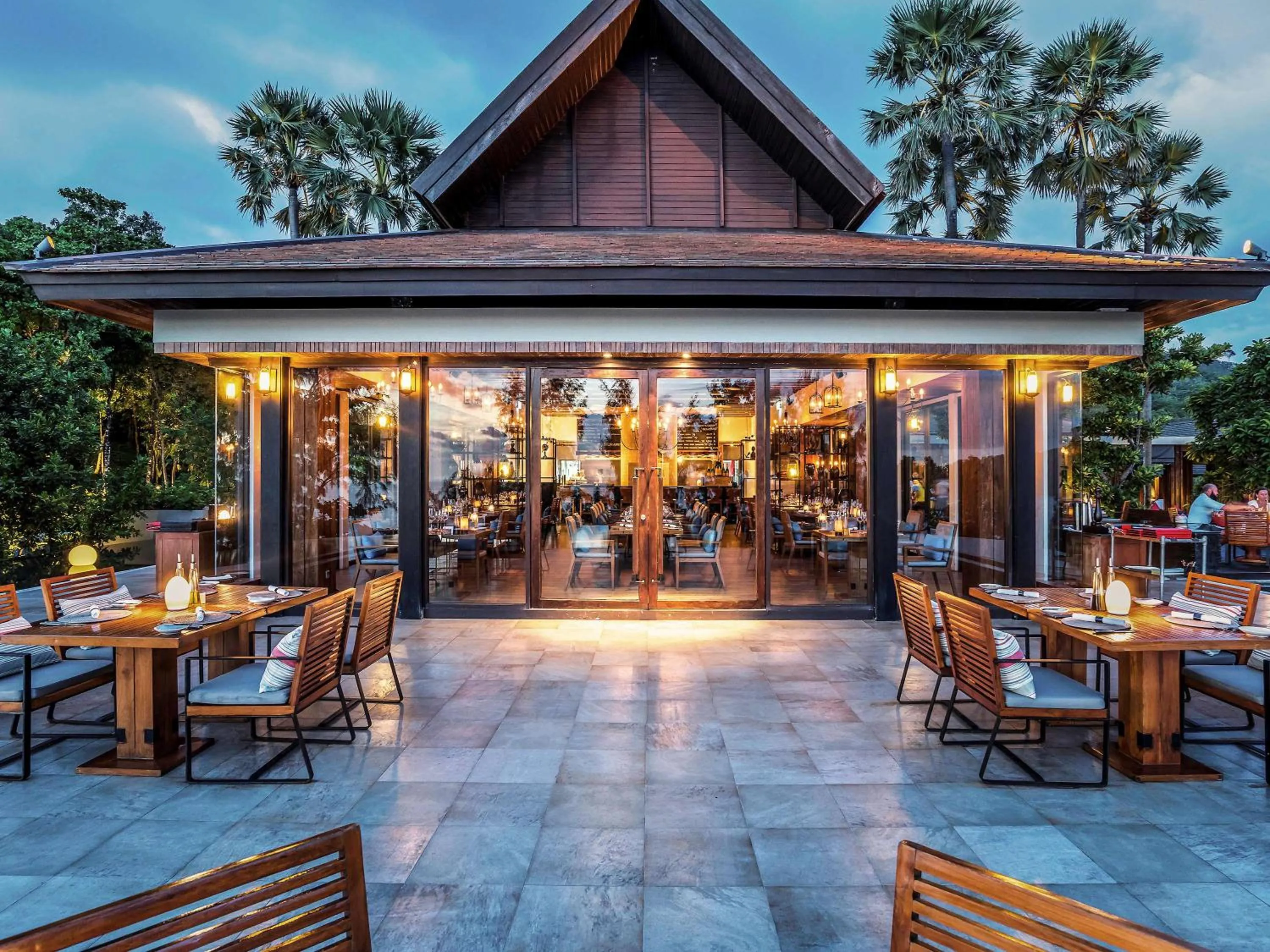 Restaurant/places to eat in Pullman Phuket Arcadia Naithon Beach