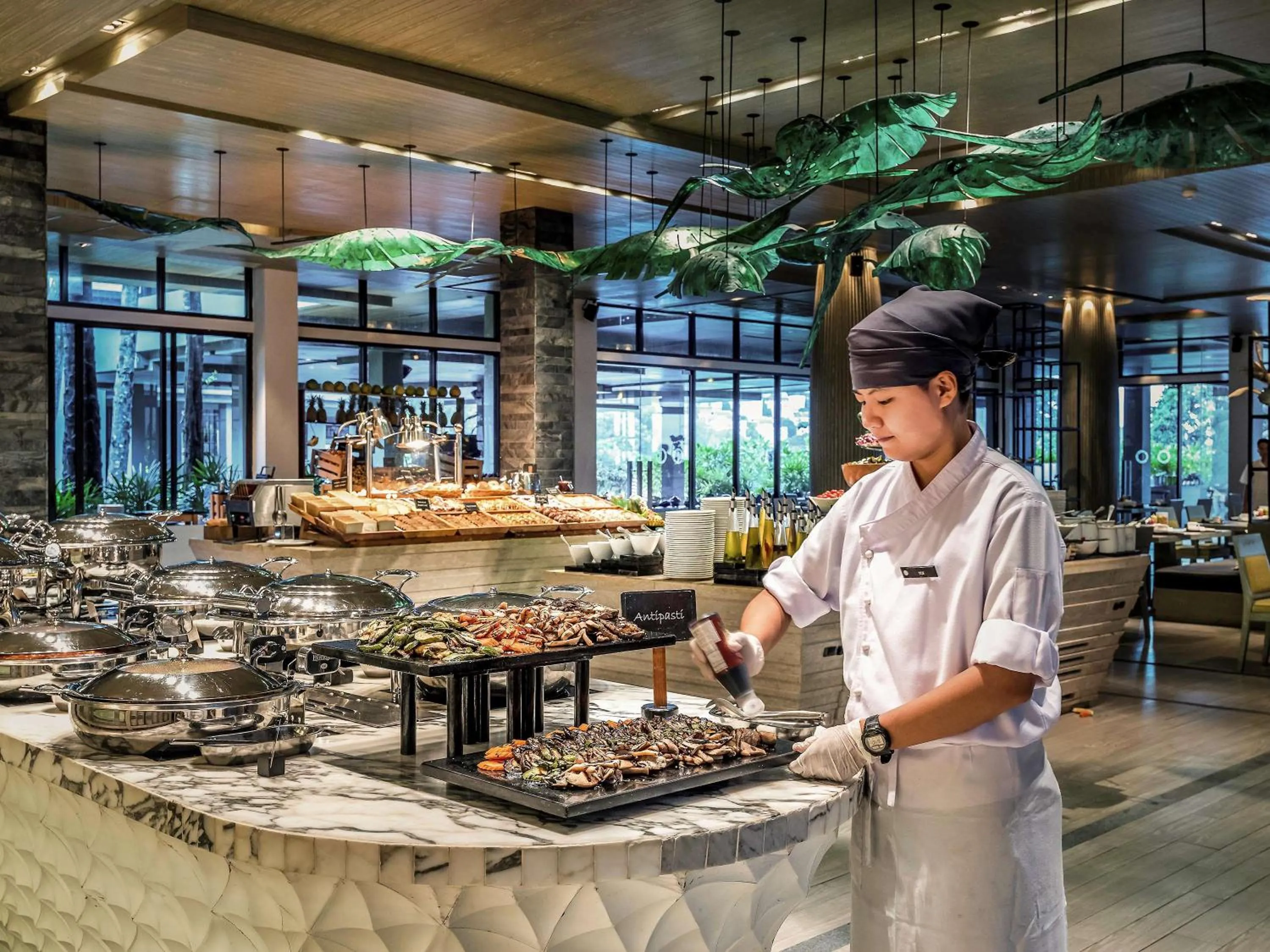 Restaurant/places to eat in Pullman Phuket Arcadia Naithon Beach