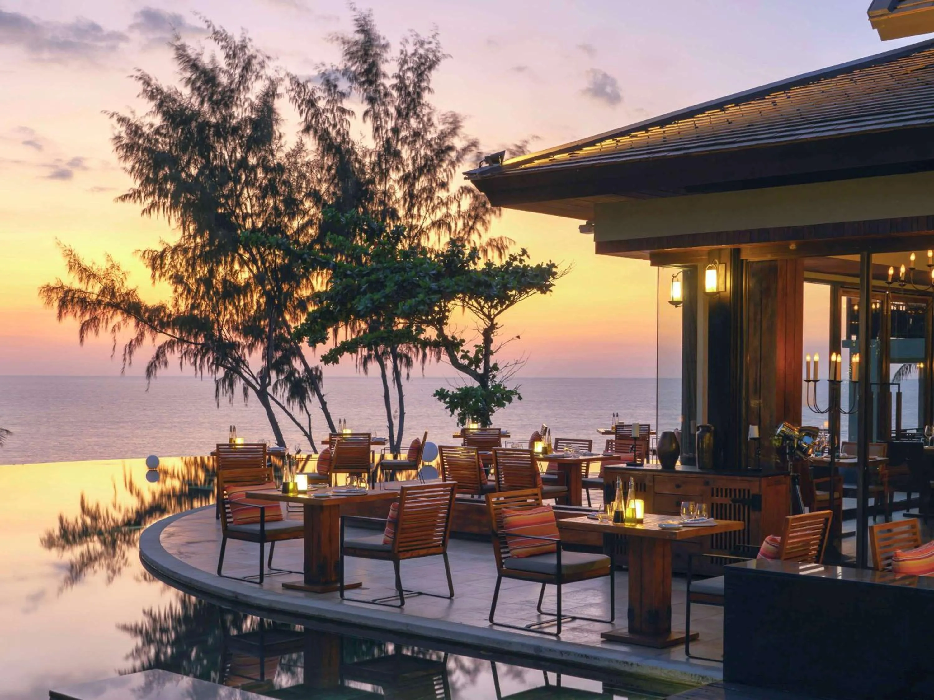Restaurant/places to eat in Pullman Phuket Arcadia Naithon Beach
