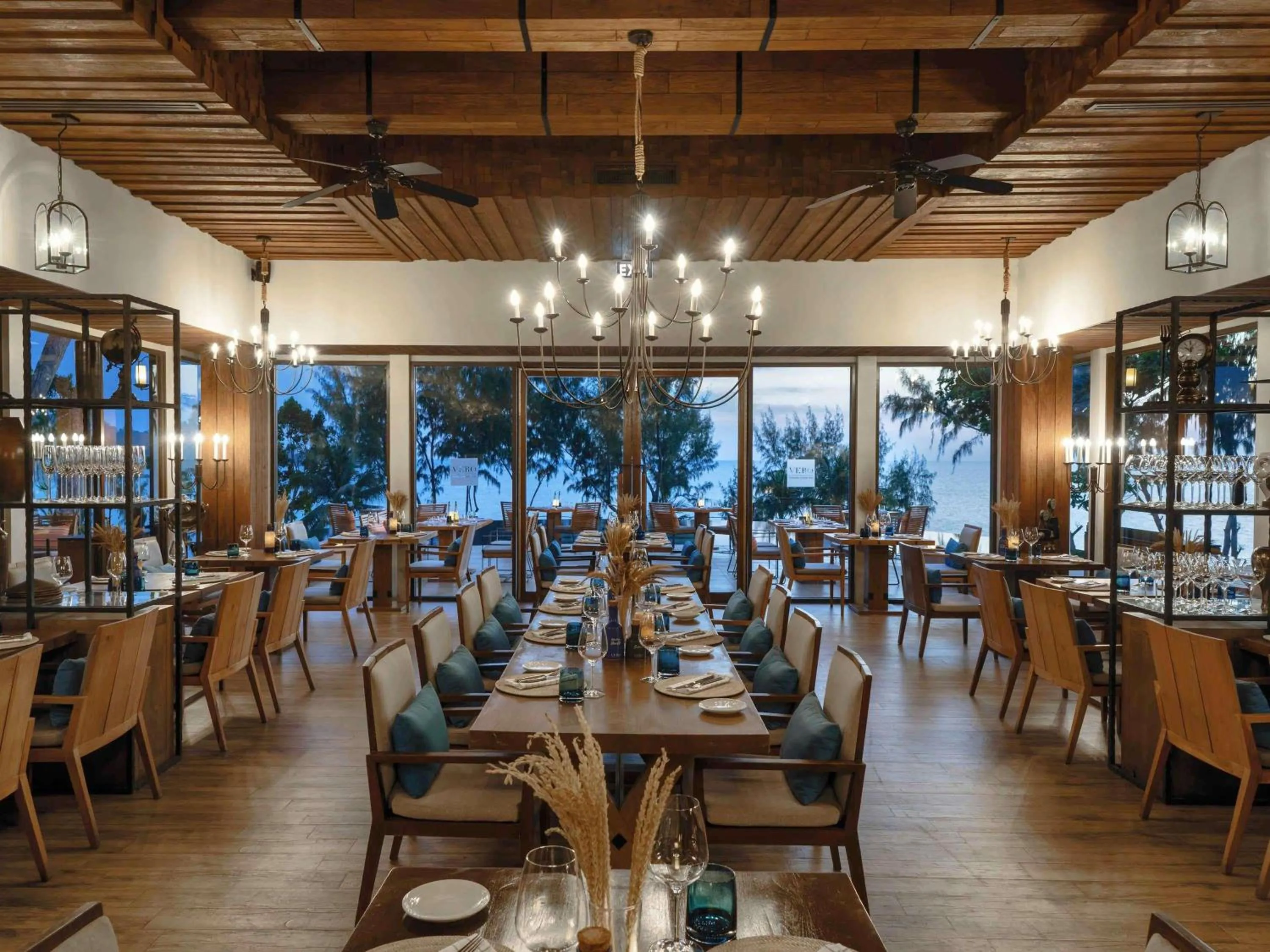 Restaurant/places to eat in Pullman Phuket Arcadia Naithon Beach
