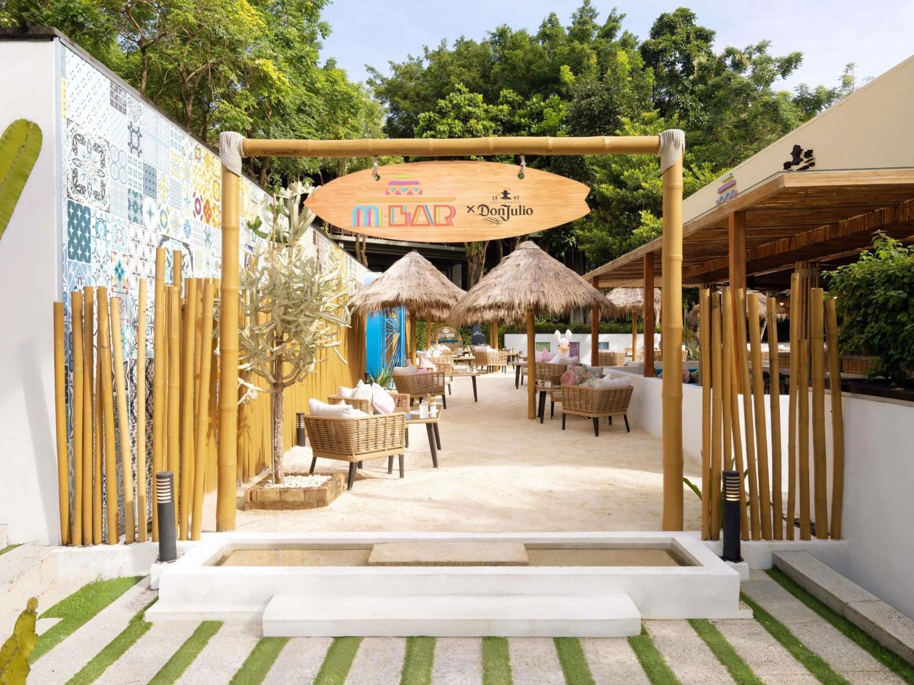 Lounge or bar in Pullman Phuket Arcadia Naithon Beach