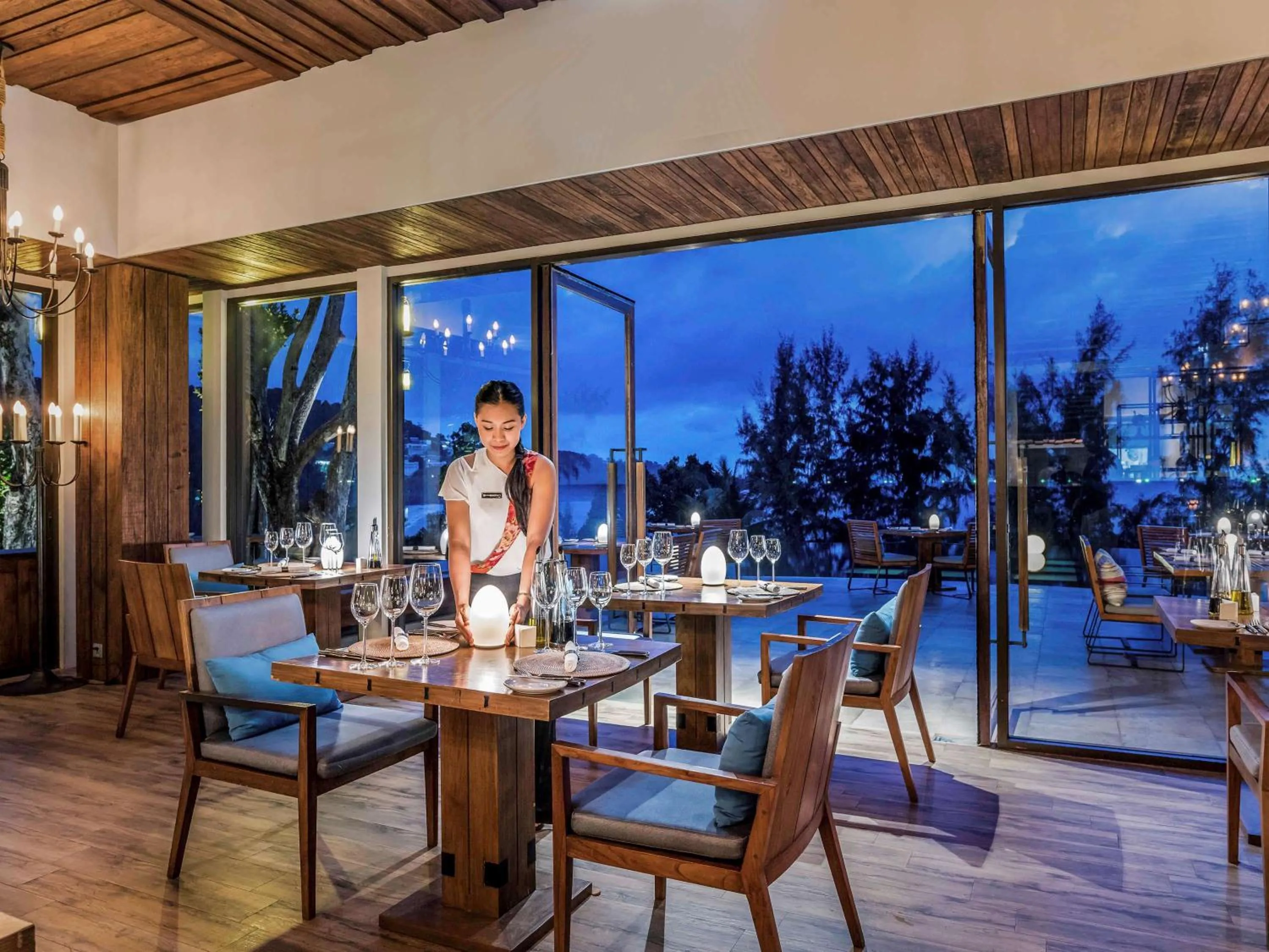 Restaurant/places to eat in Pullman Phuket Arcadia Naithon Beach