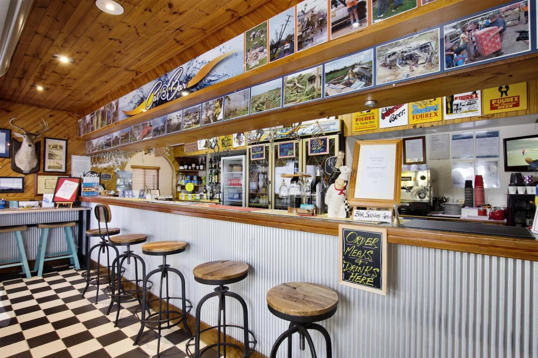 Lounge or bar in Barrier Reef Motel Innisfail