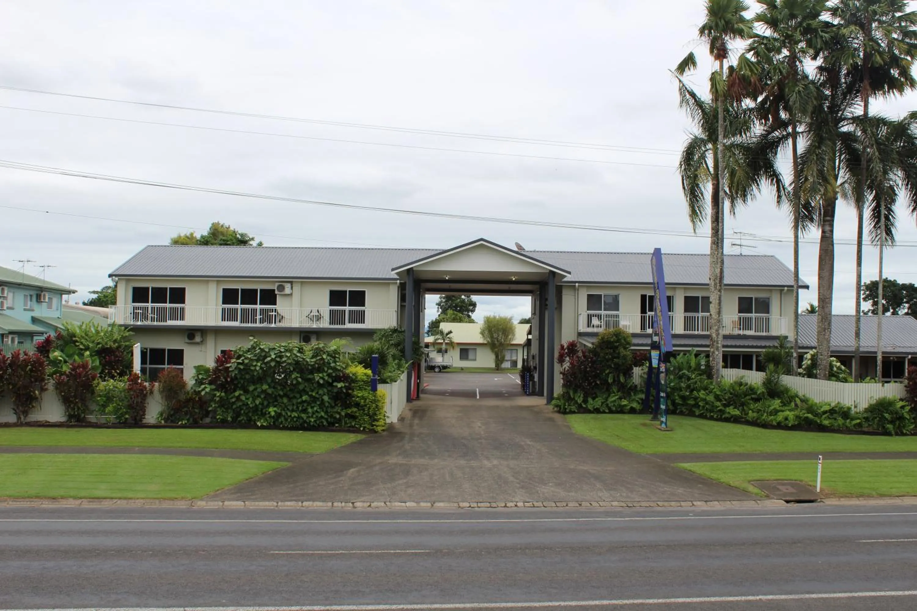 Property building in Barrier Reef Motel Innisfail