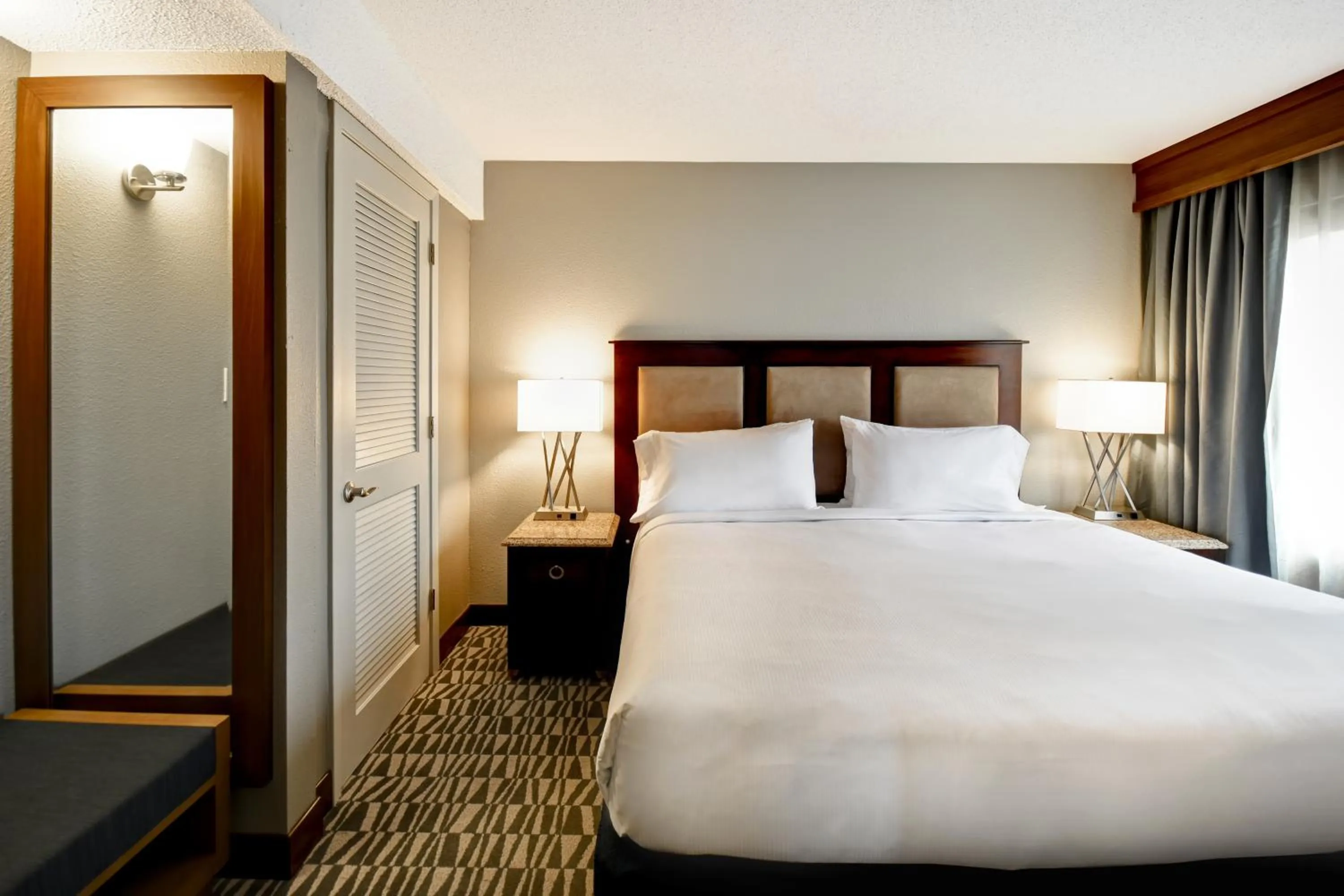 Bedroom, Bed in DoubleTree by Hilton Augusta