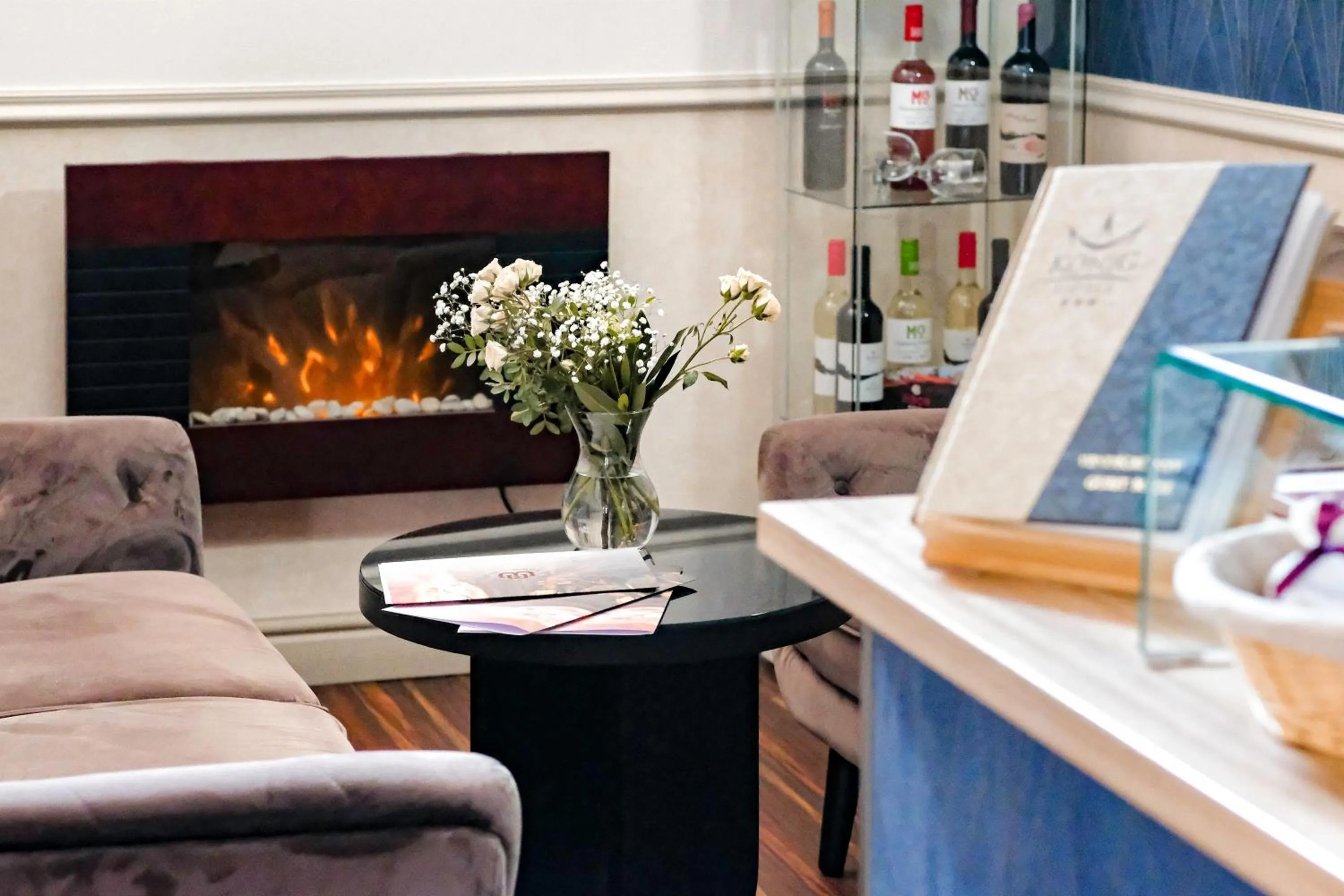 Seating area in König Hotel