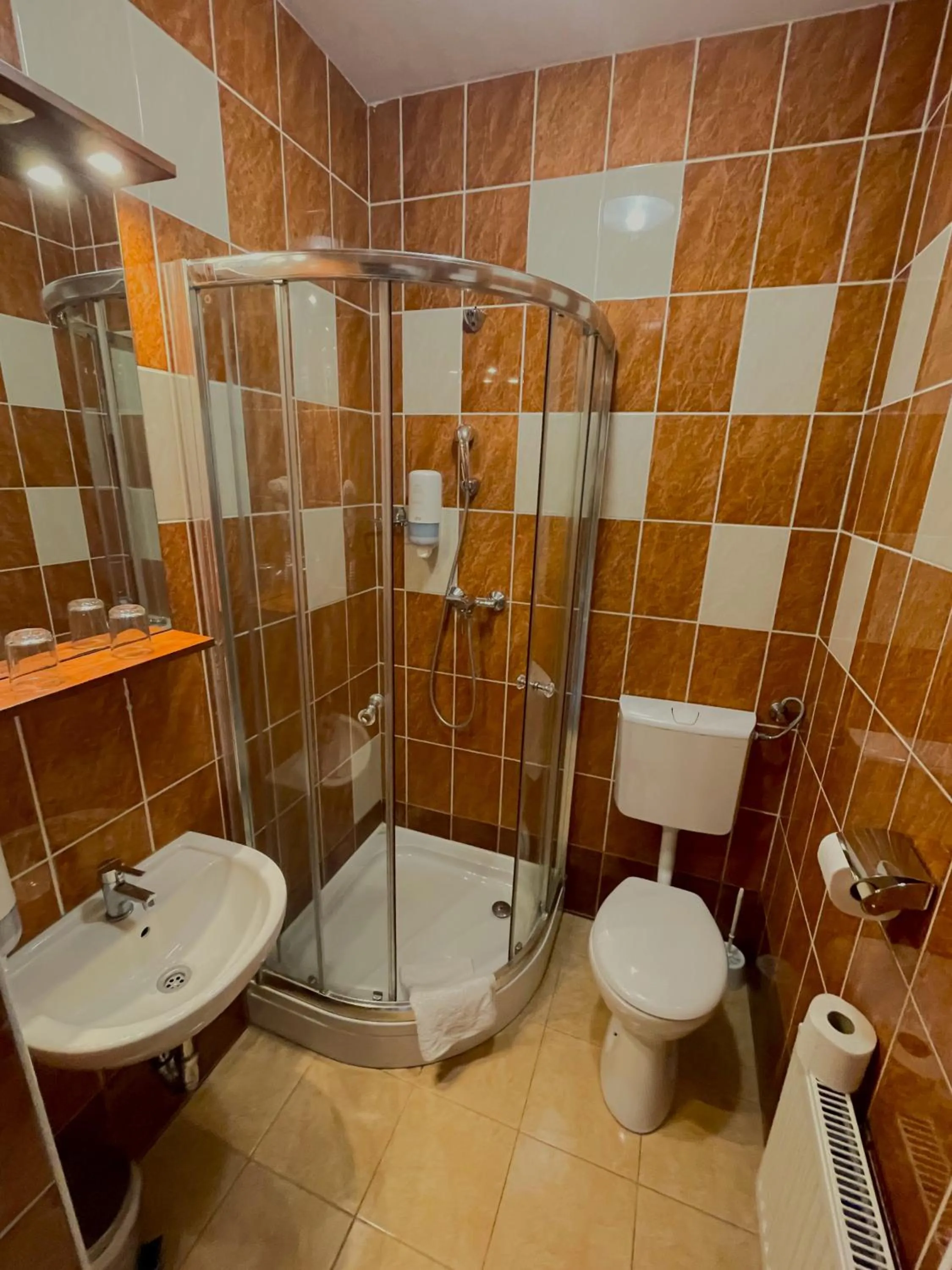 Shower in König Hotel