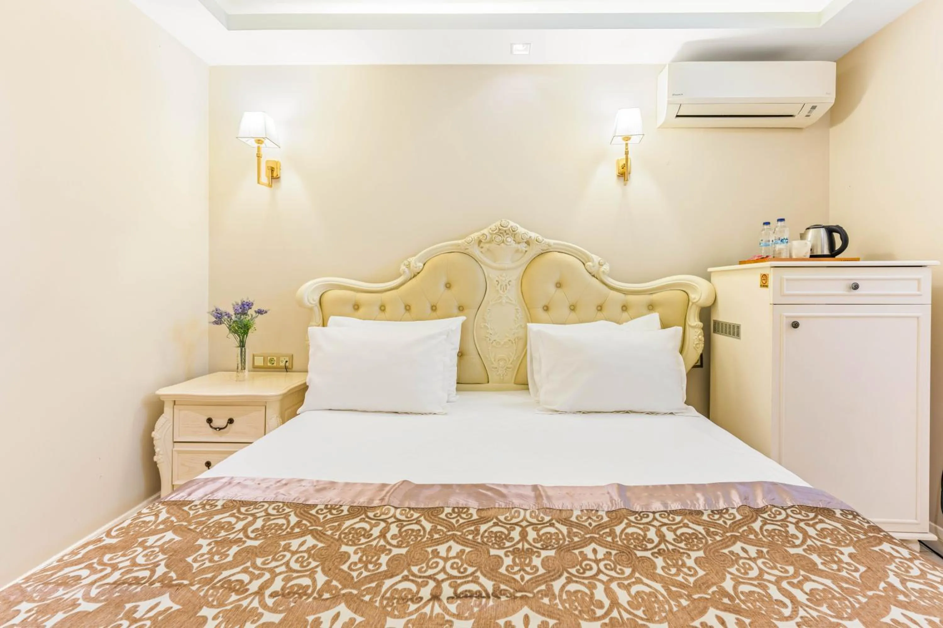 Bed in Elegance East Hotel