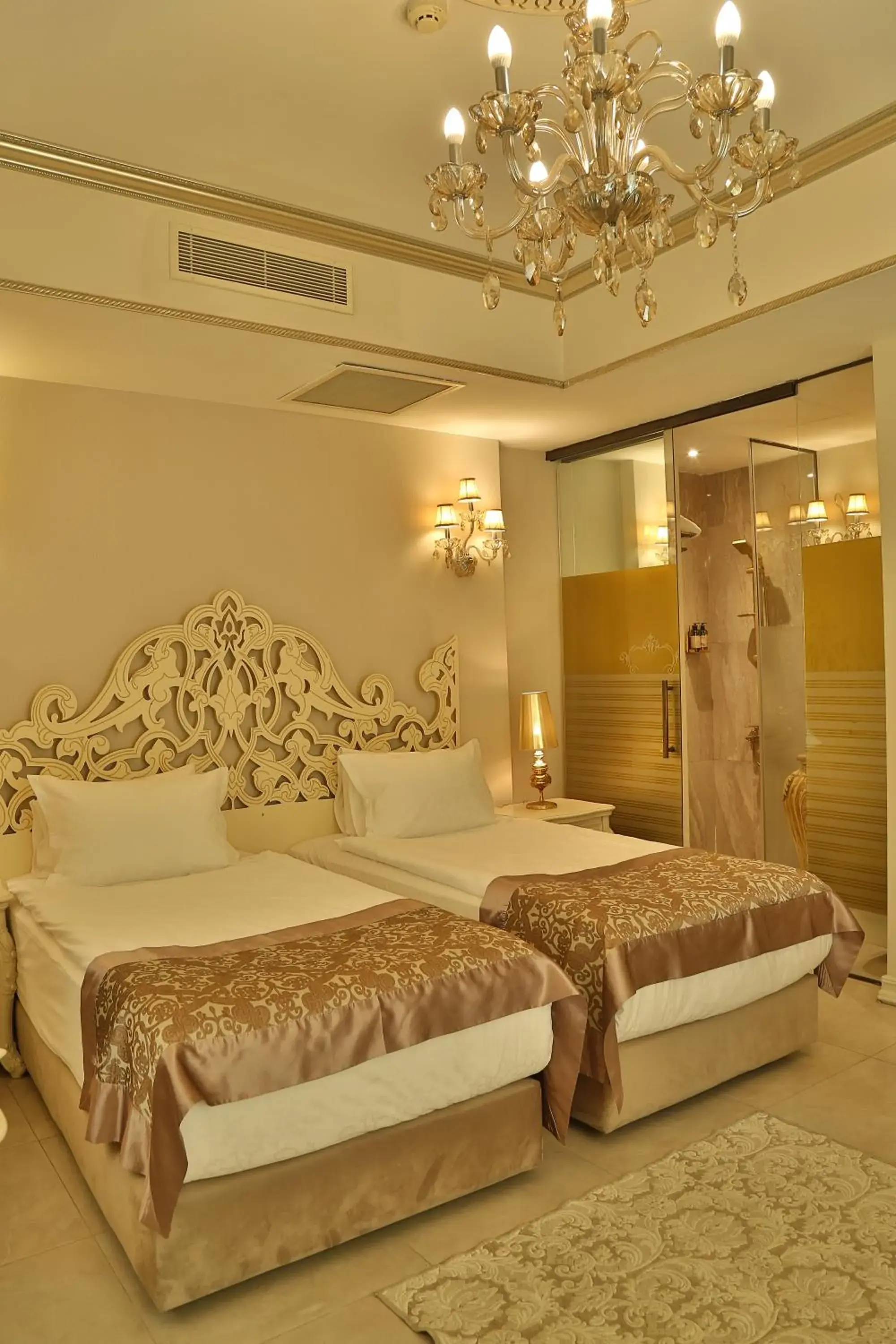 Deluxe Twin Room in Elegance East Hotel Deluxe Twin Room in Elegance East Hotel