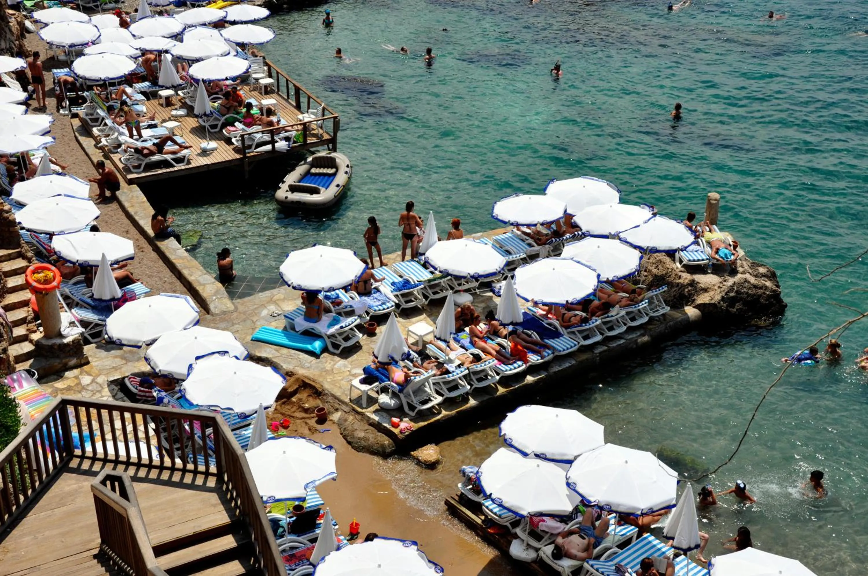 Area and facilities in Elegance East Hotel