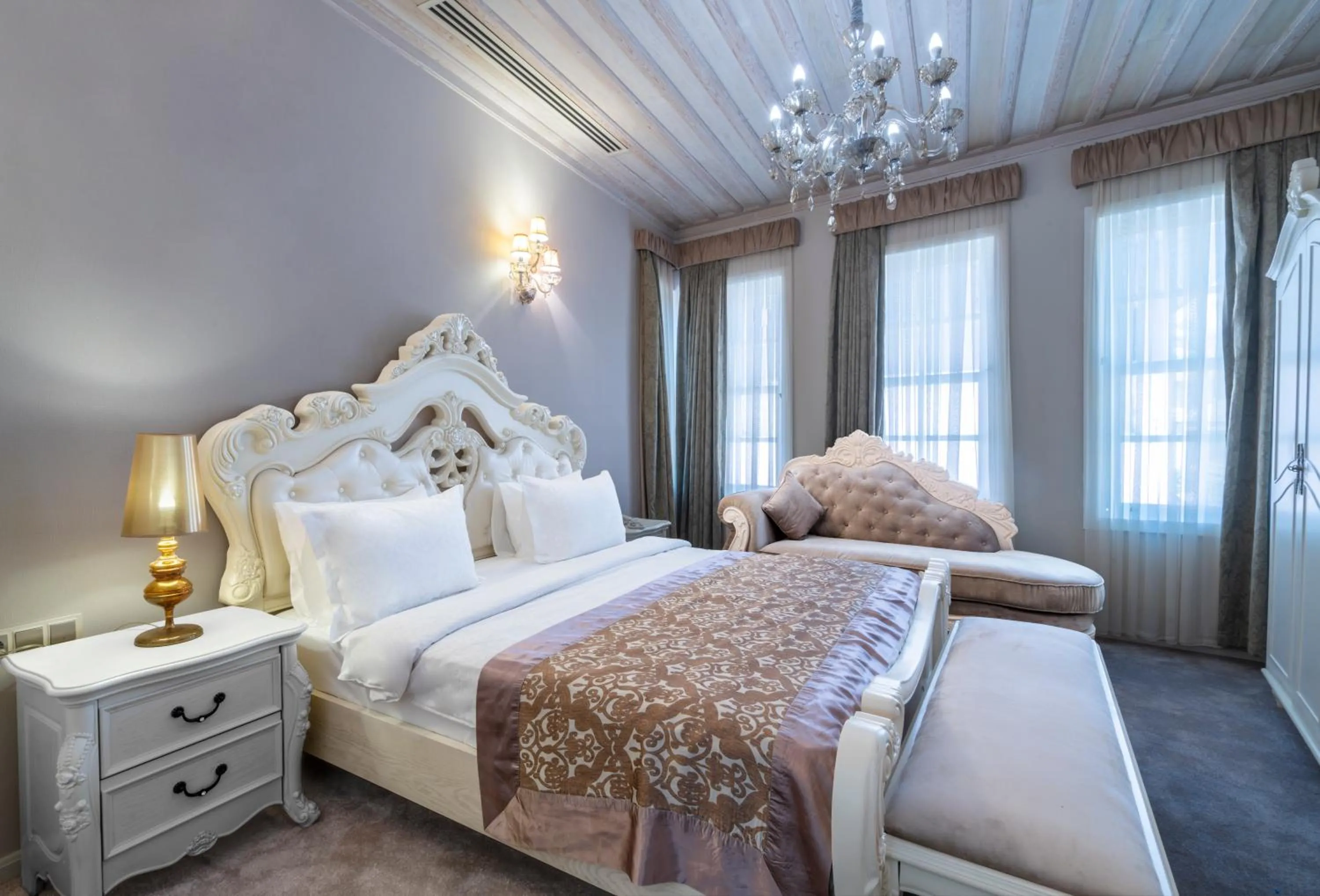 Photo of the whole room, Bed in Elegance East Hotel