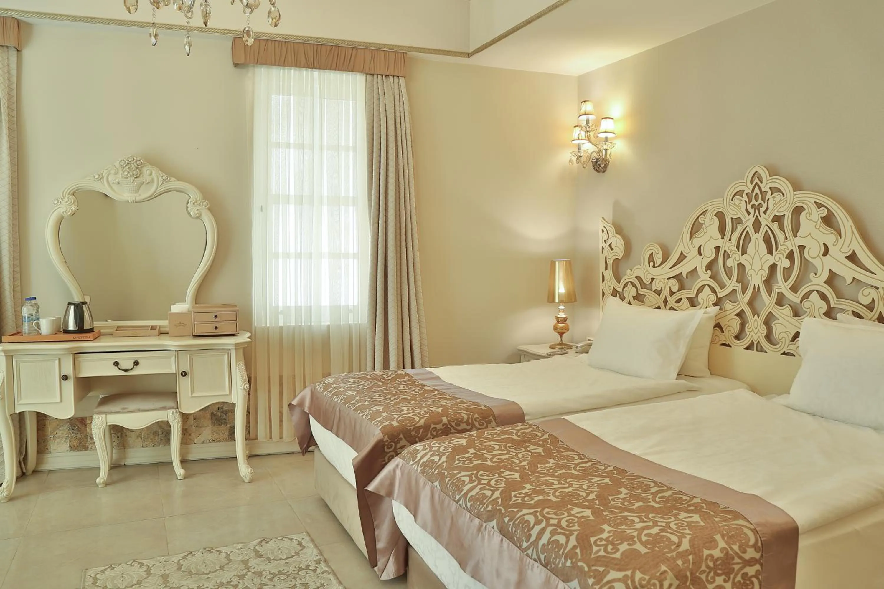 Photo of the whole room, Bed in Elegance East Hotel