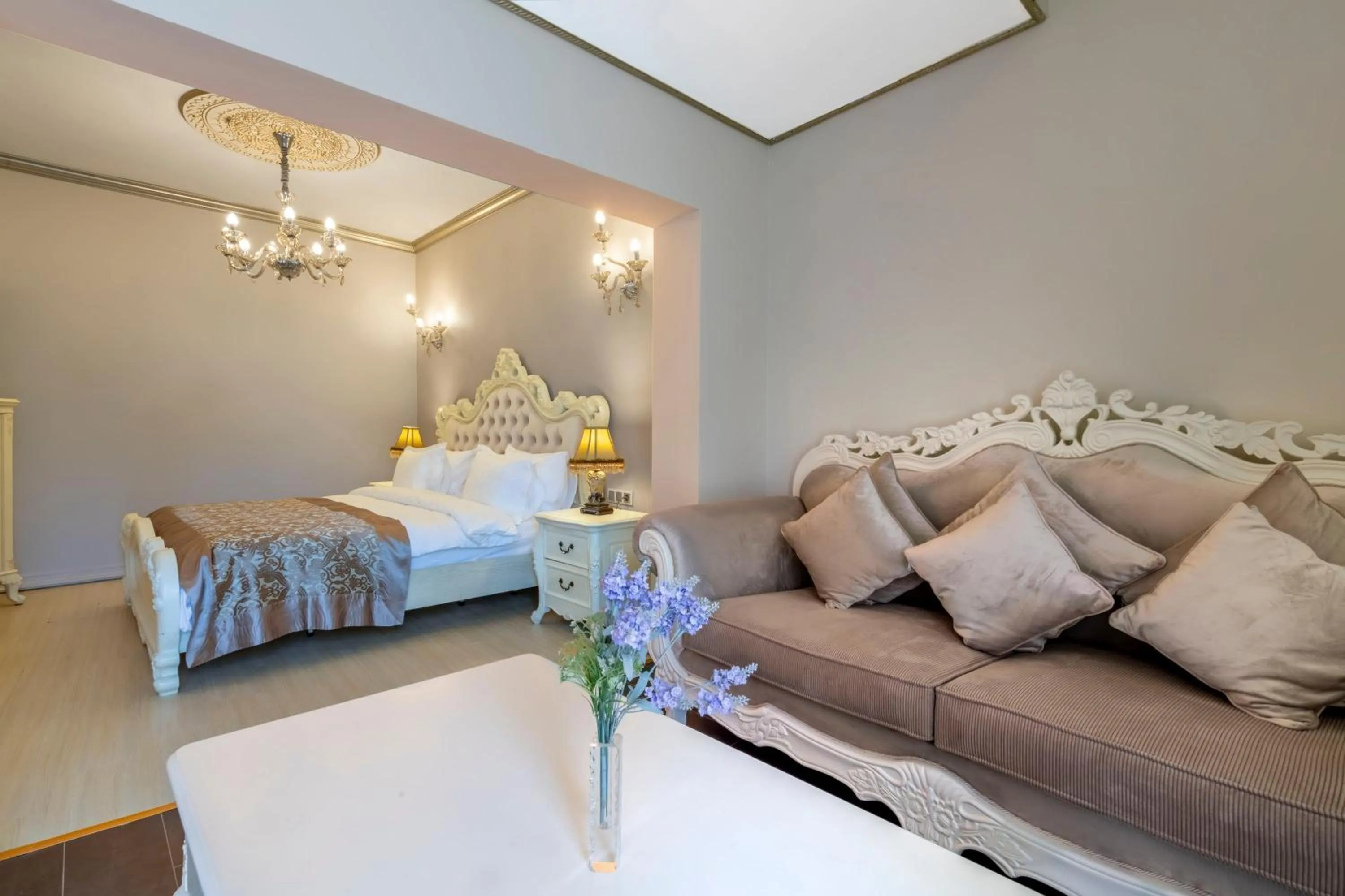 Bed in Elegance East Hotel