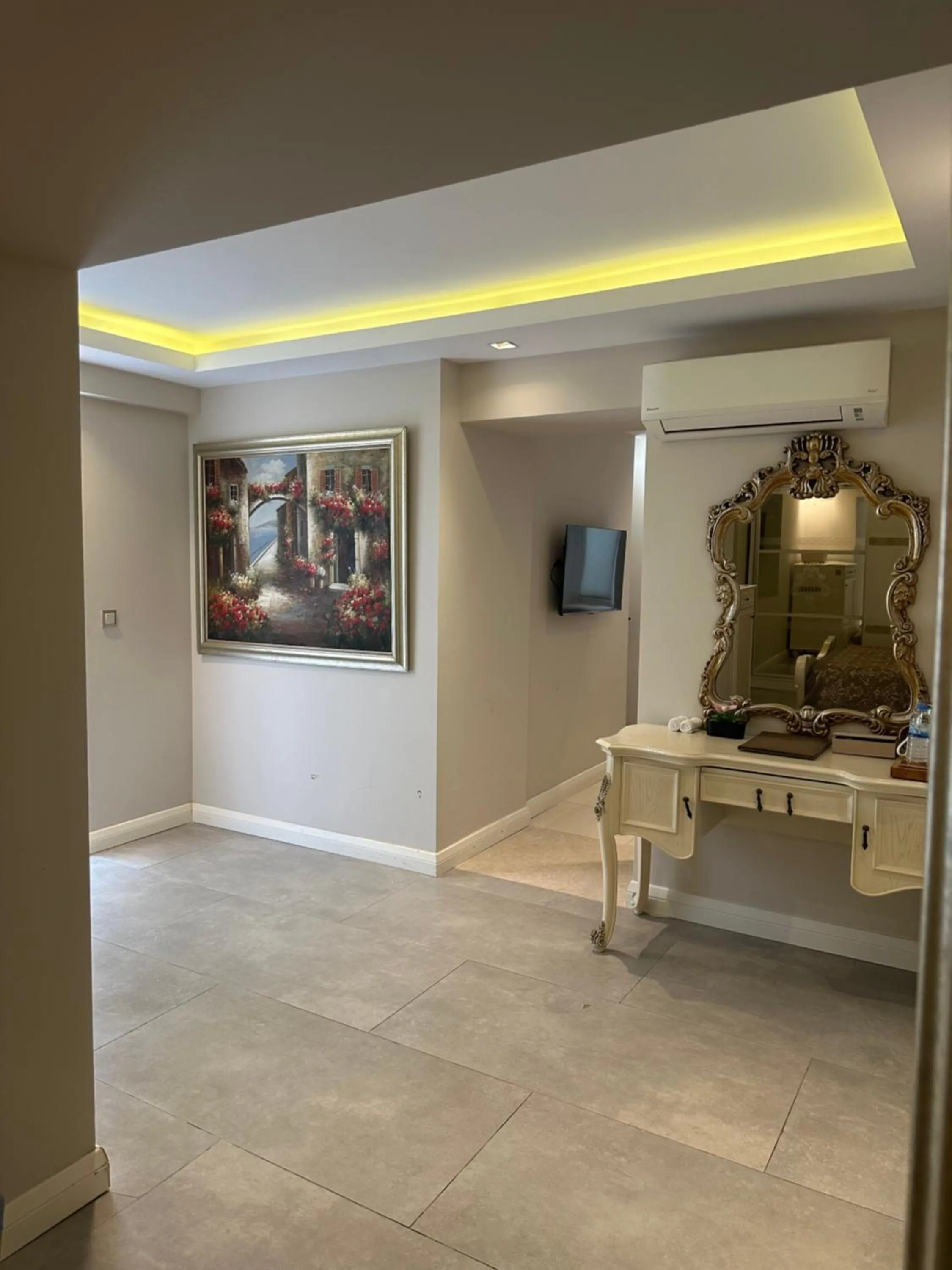 Decorative detail in Elegance East Hotel