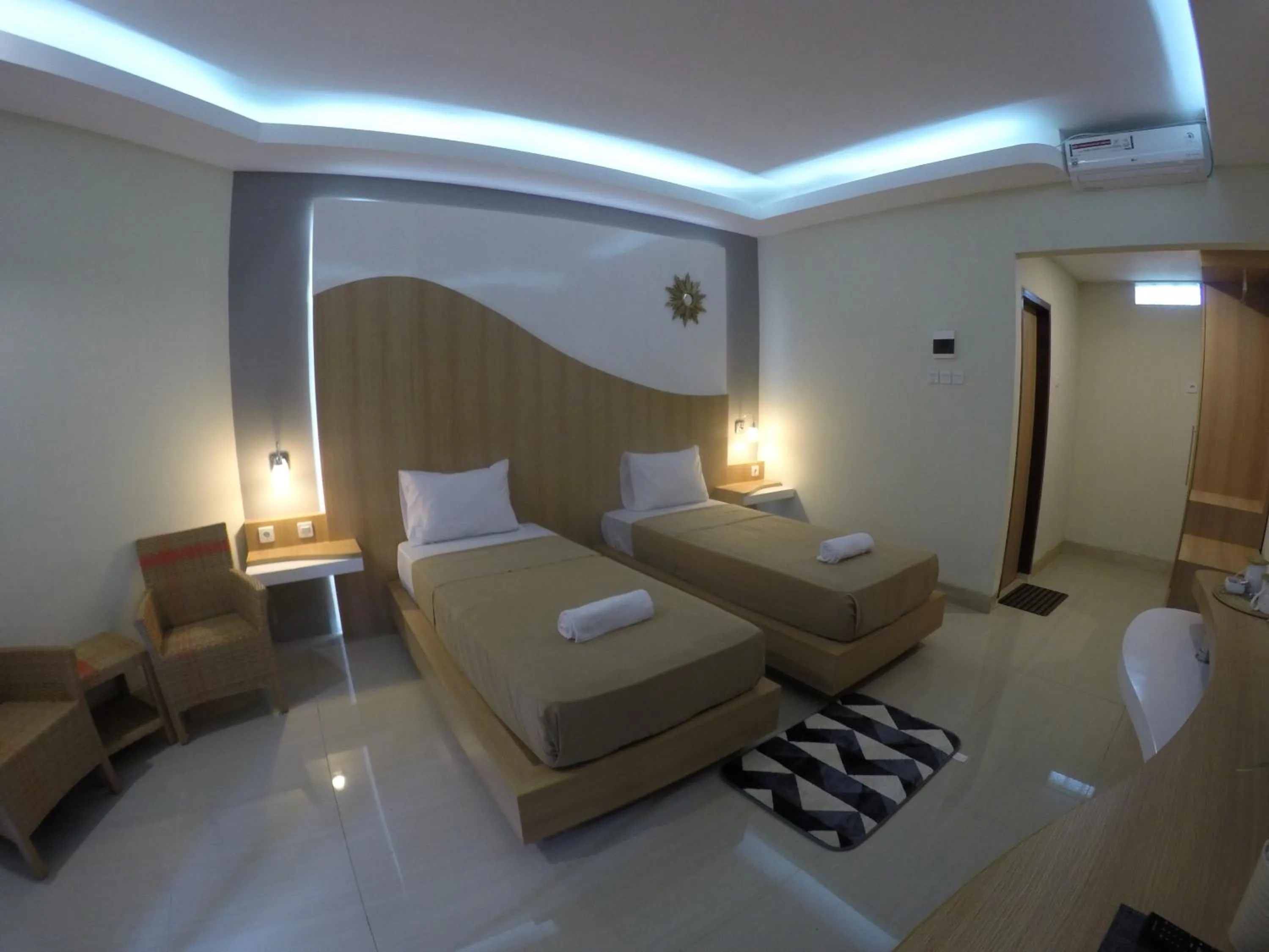 Bedroom, Bed in Coral Beach 2 Bungalow