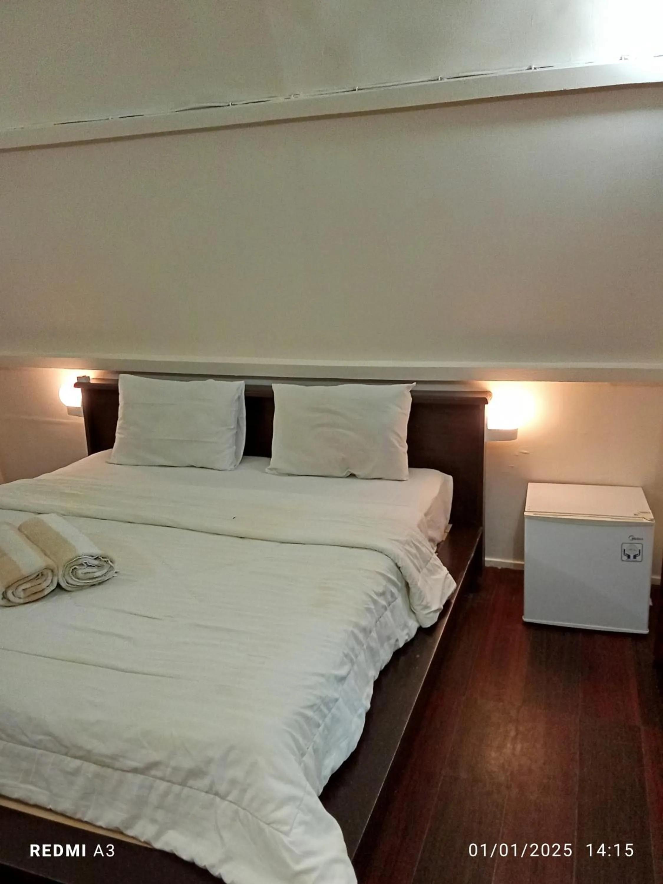 Bedroom, Bed in Coral Beach 2 Bungalow