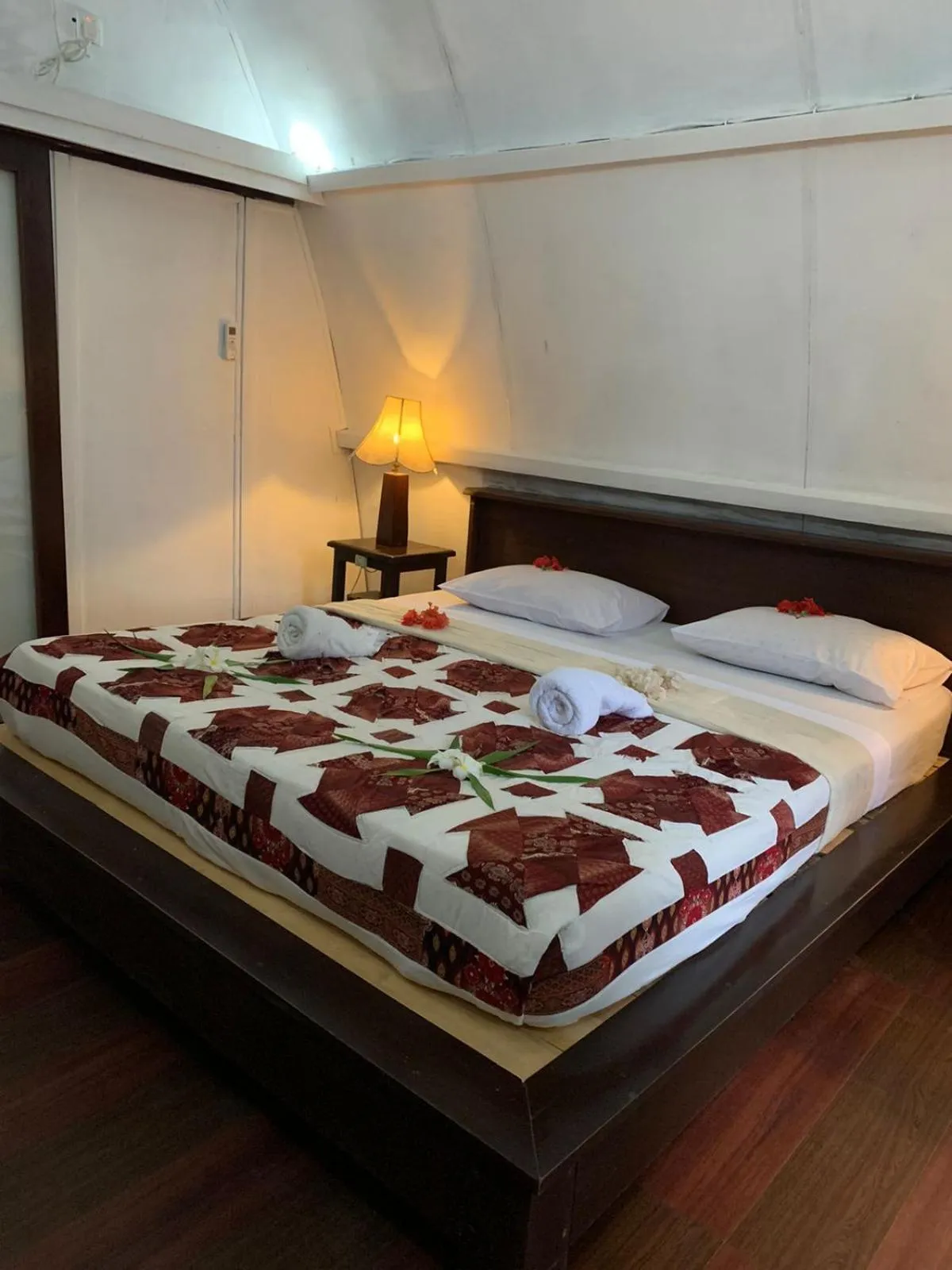 Bed in Coral Beach 2 Bungalow