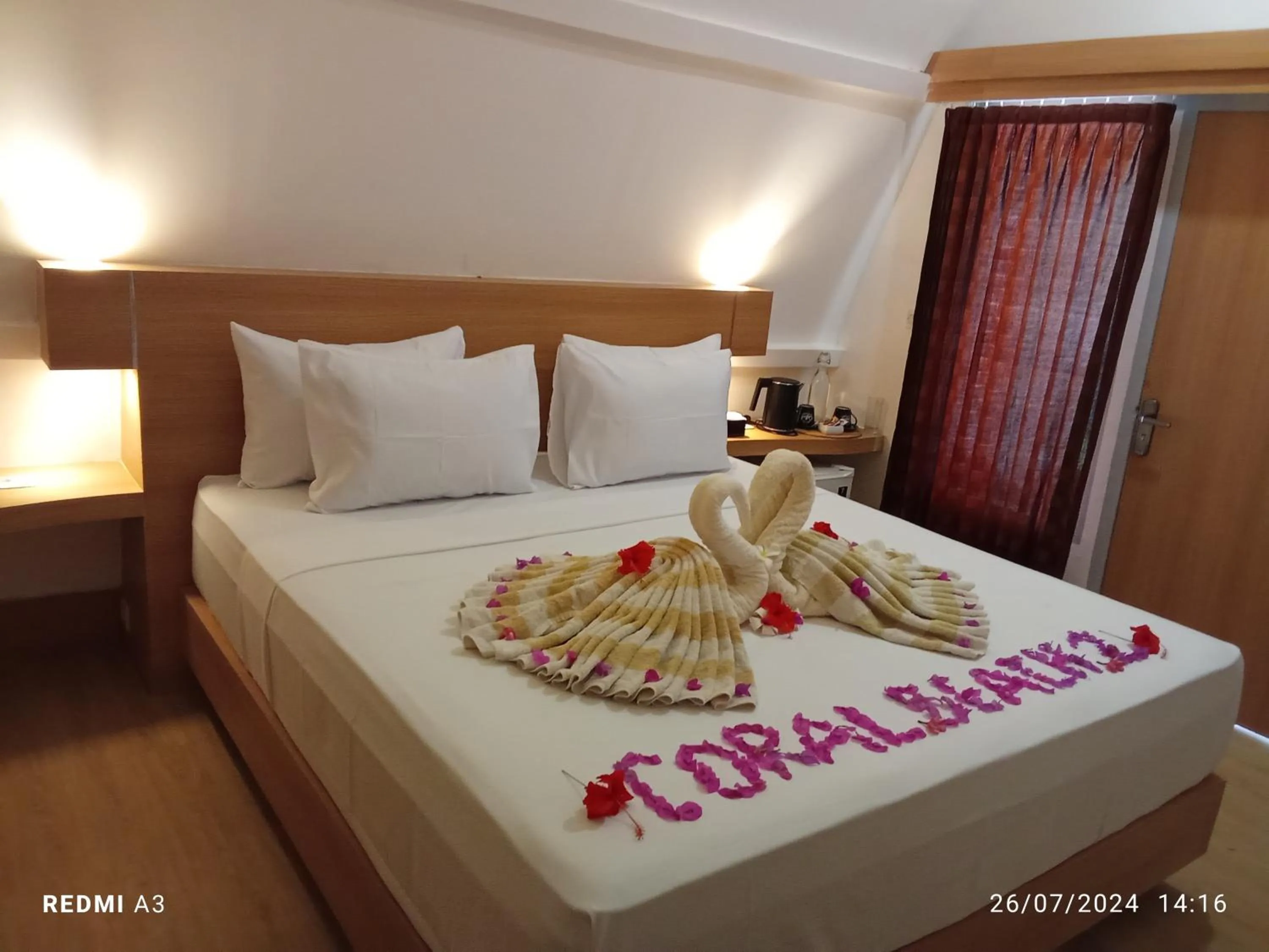 Bed in Coral Beach 2 Bungalow