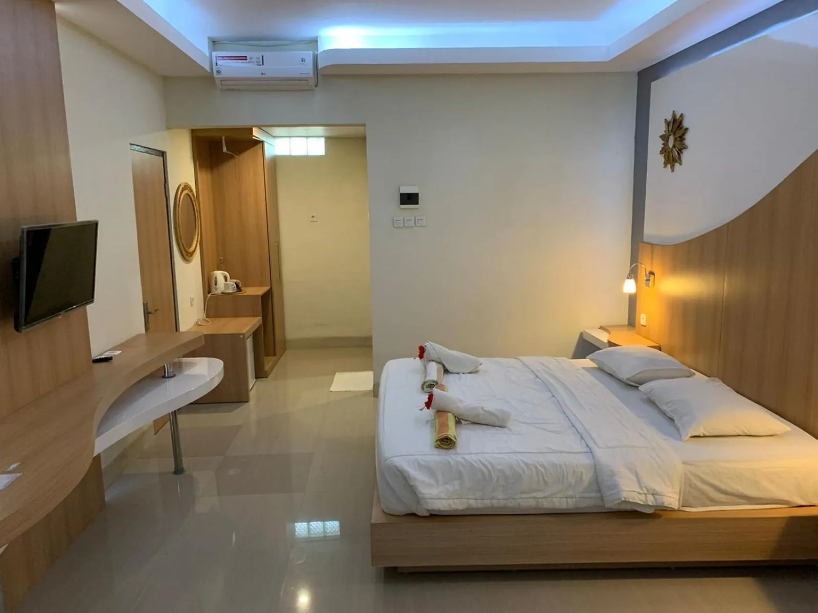 Bedroom, Bed in Coral Beach 2 Bungalow