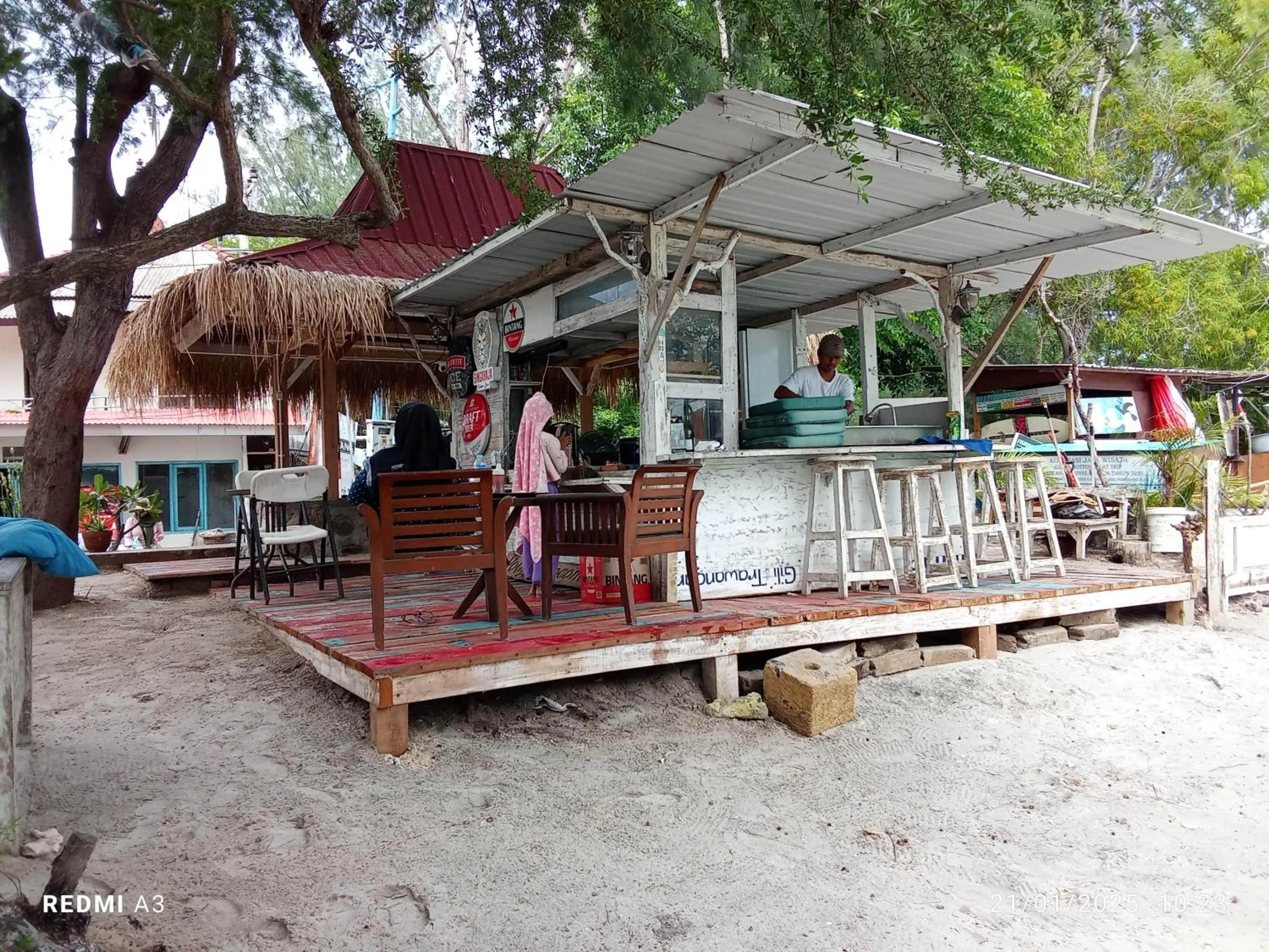 Restaurant/places to eat in Coral Beach 2 Bungalow