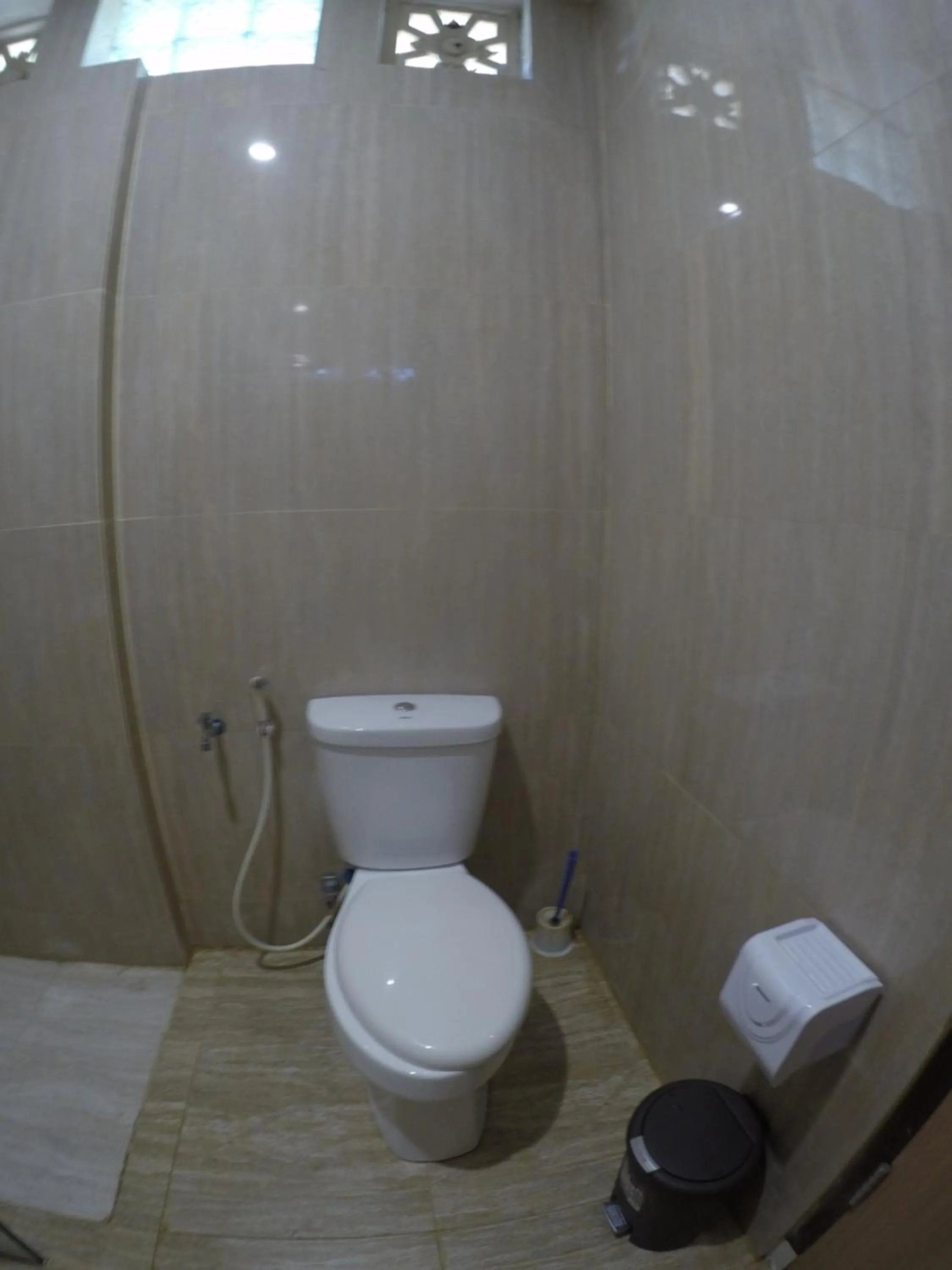Toilet in Coral Beach 2 Bungalow