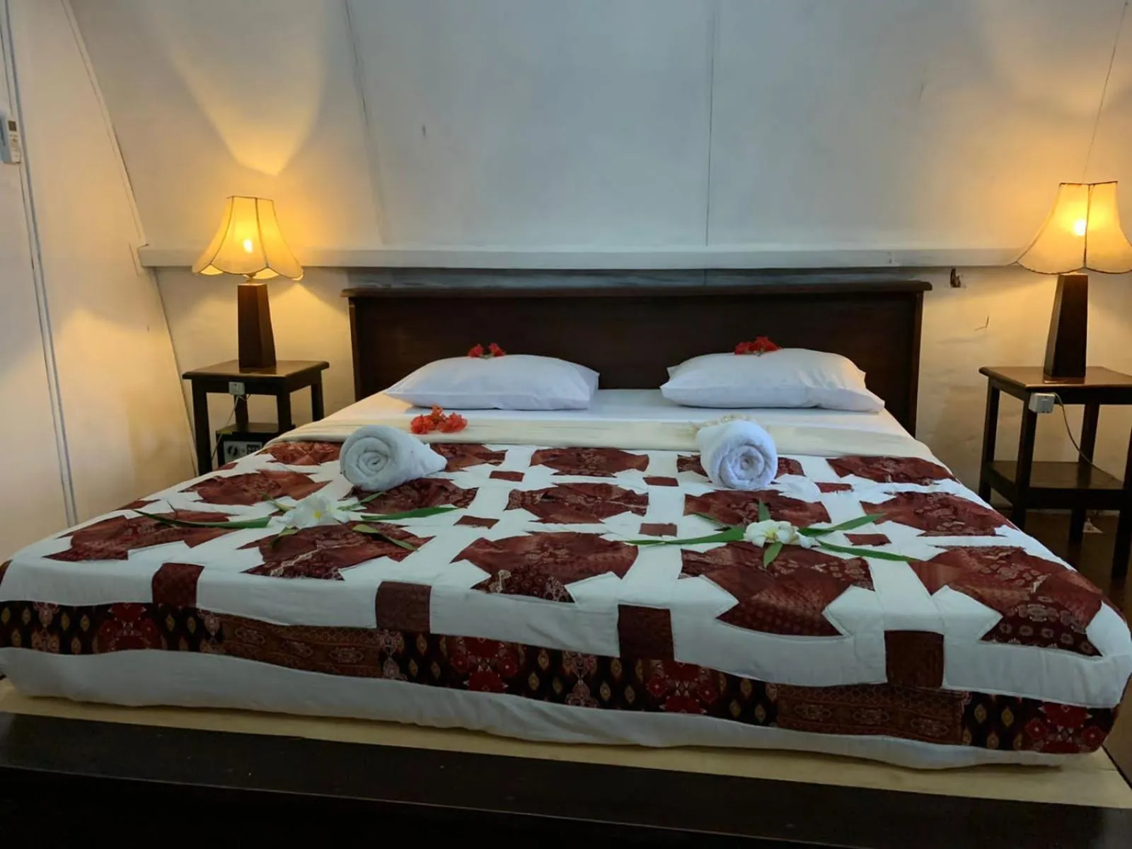 Bed in Coral Beach 2 Bungalow