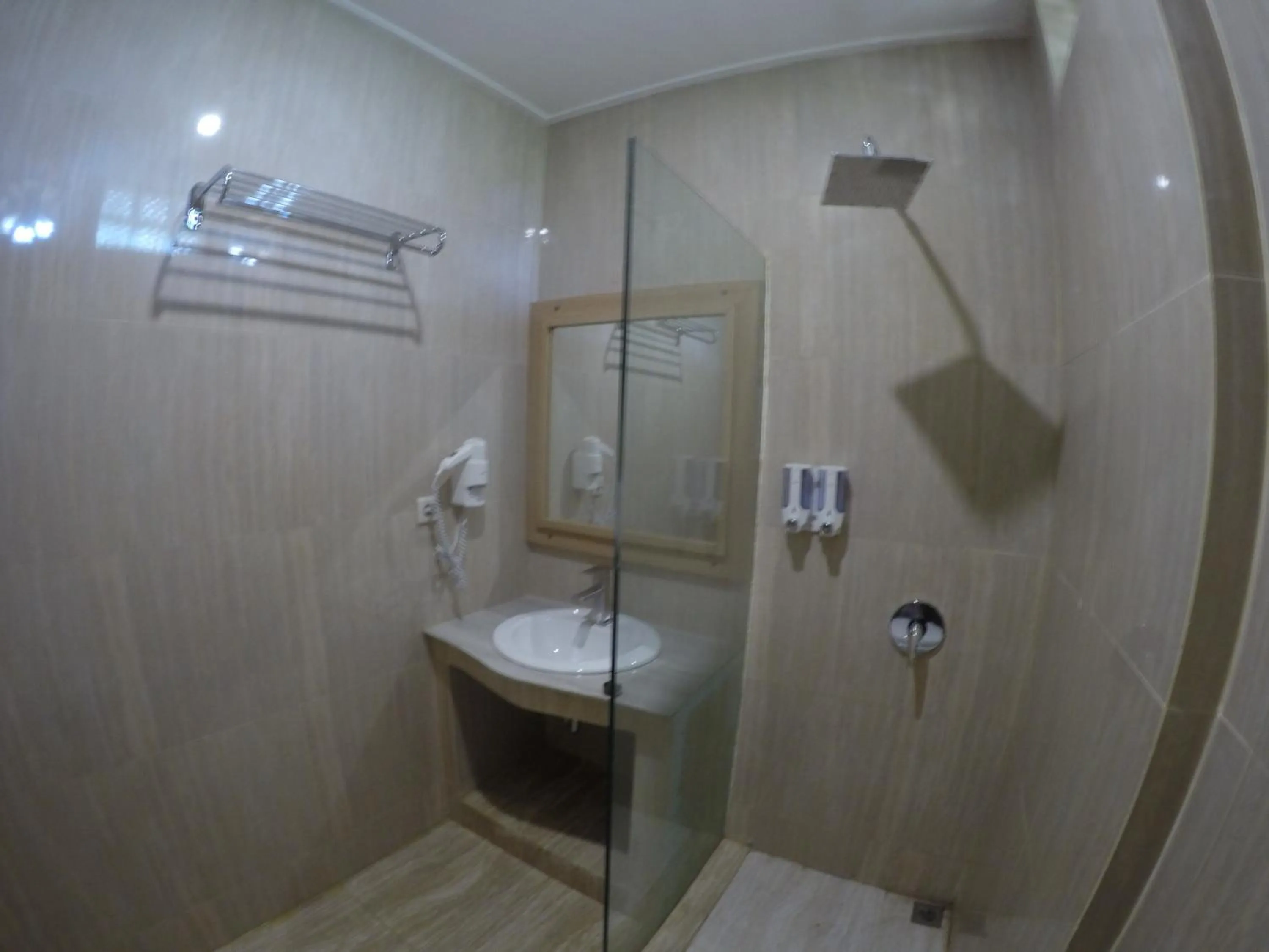 Shower in Coral Beach 2 Bungalow