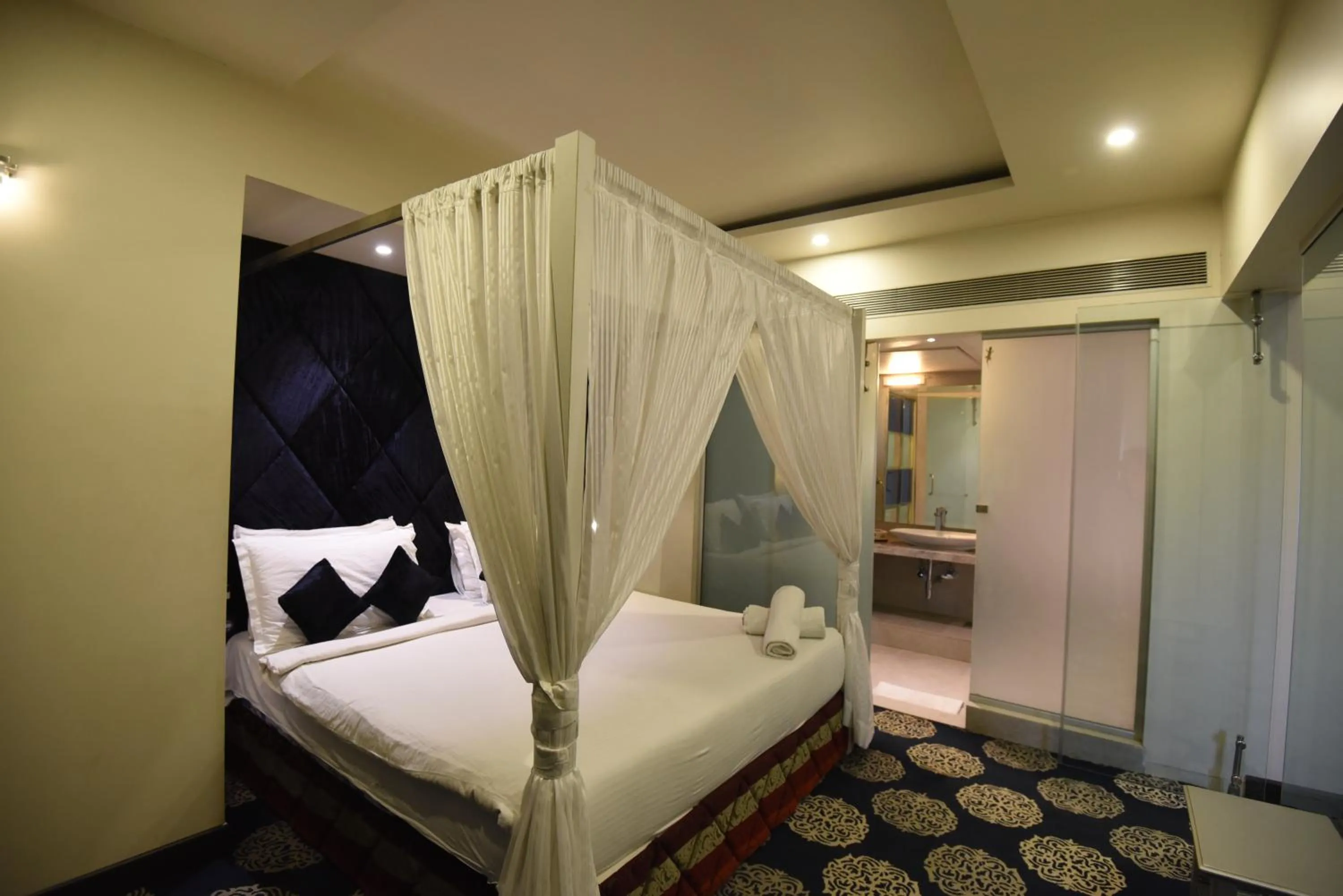 Bedroom, Bed in VITS Sharanam, Thane