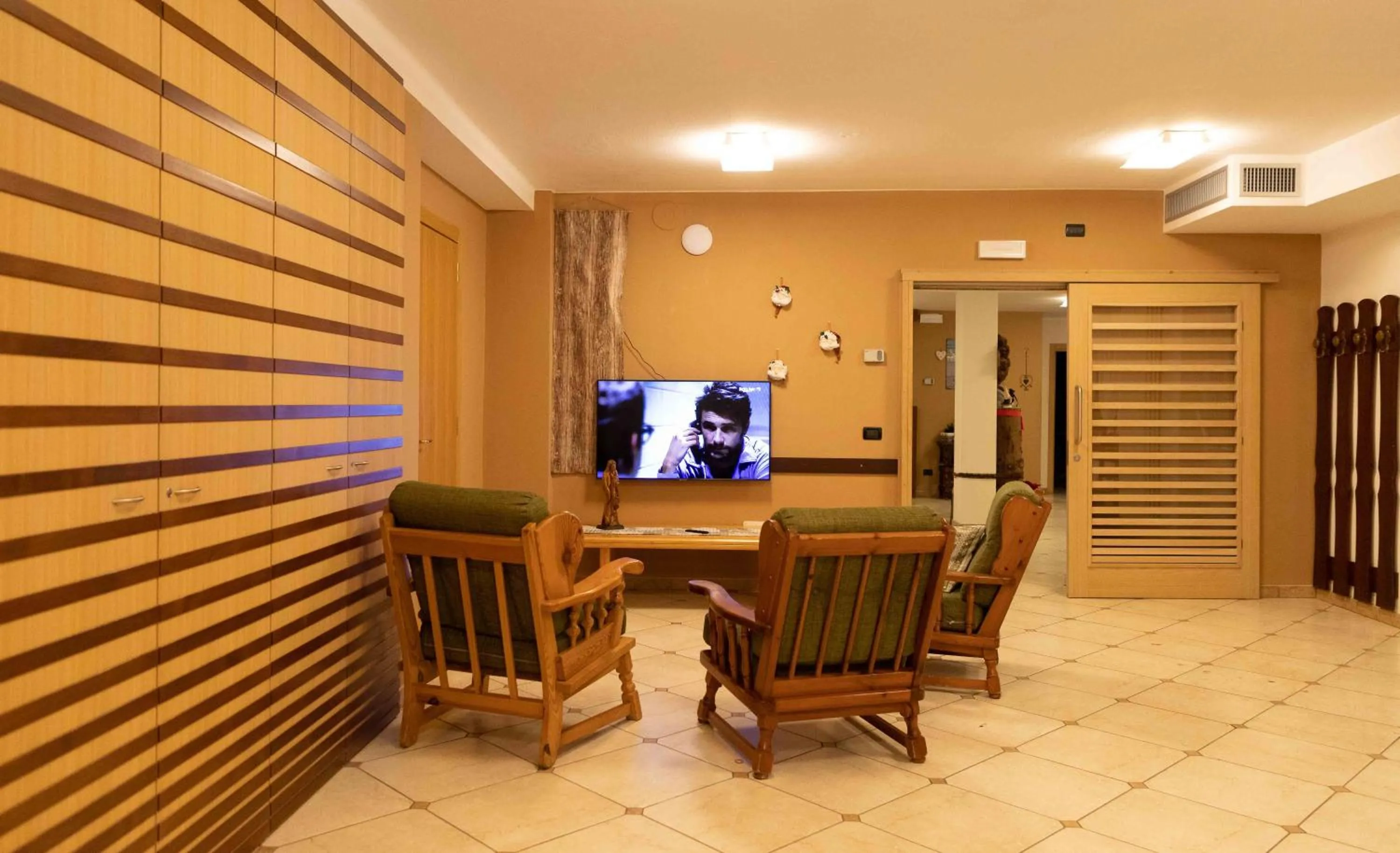 Communal lounge/ TV room in Santa Maria ad Nives