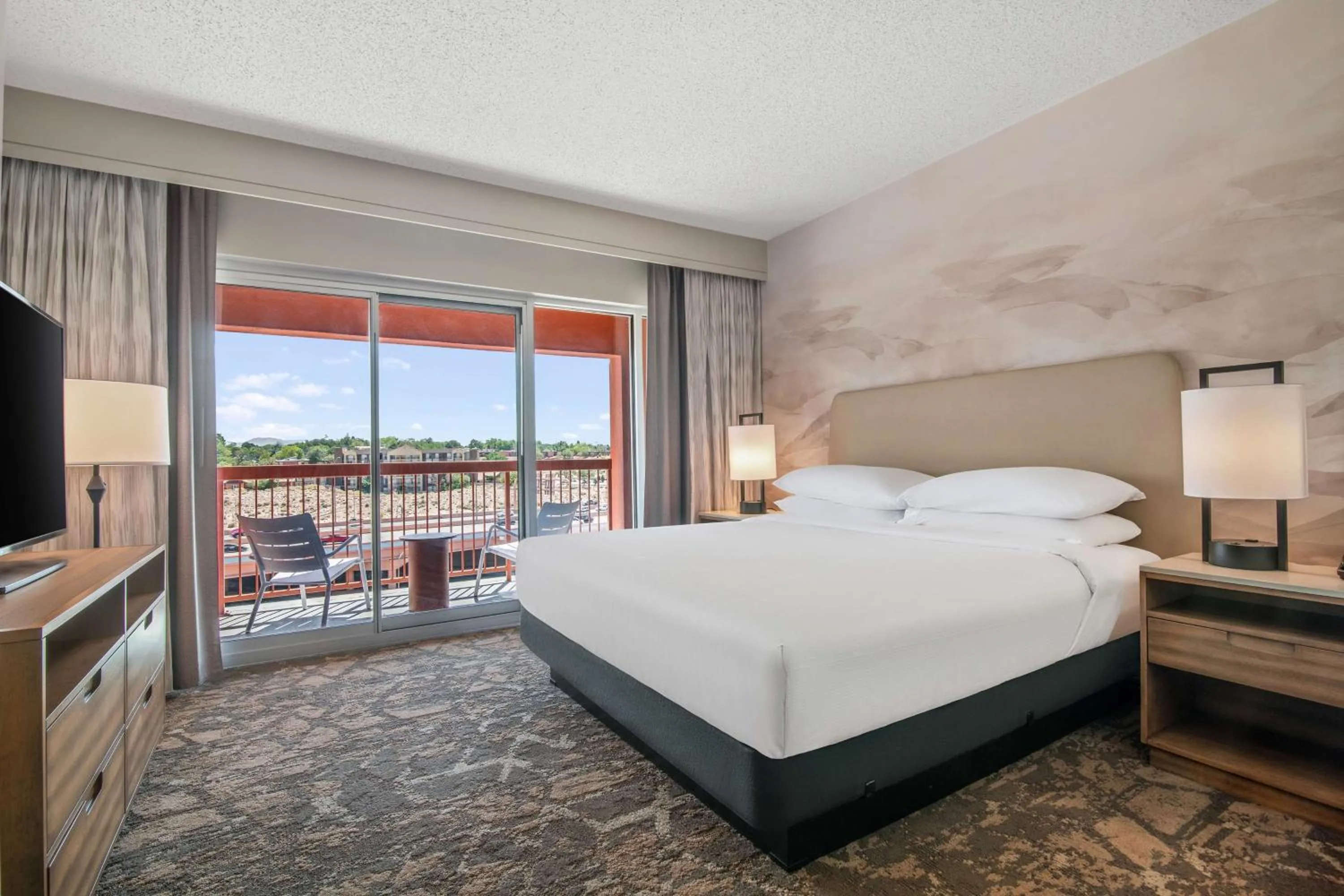 Bed in Embassy Suites by Hilton Albuquerque