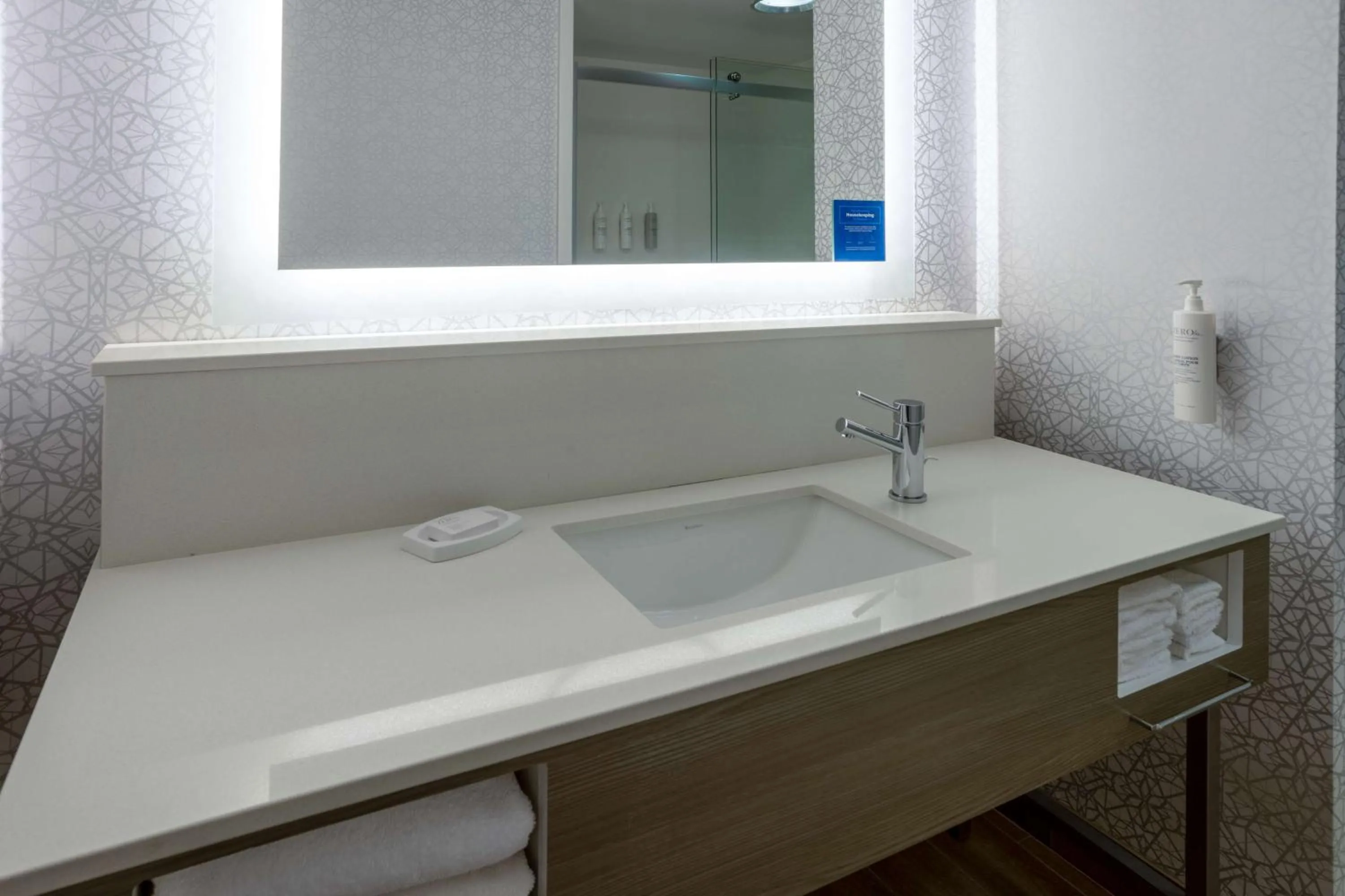 Bathroom in Hampton Inn Harriman Woodbury