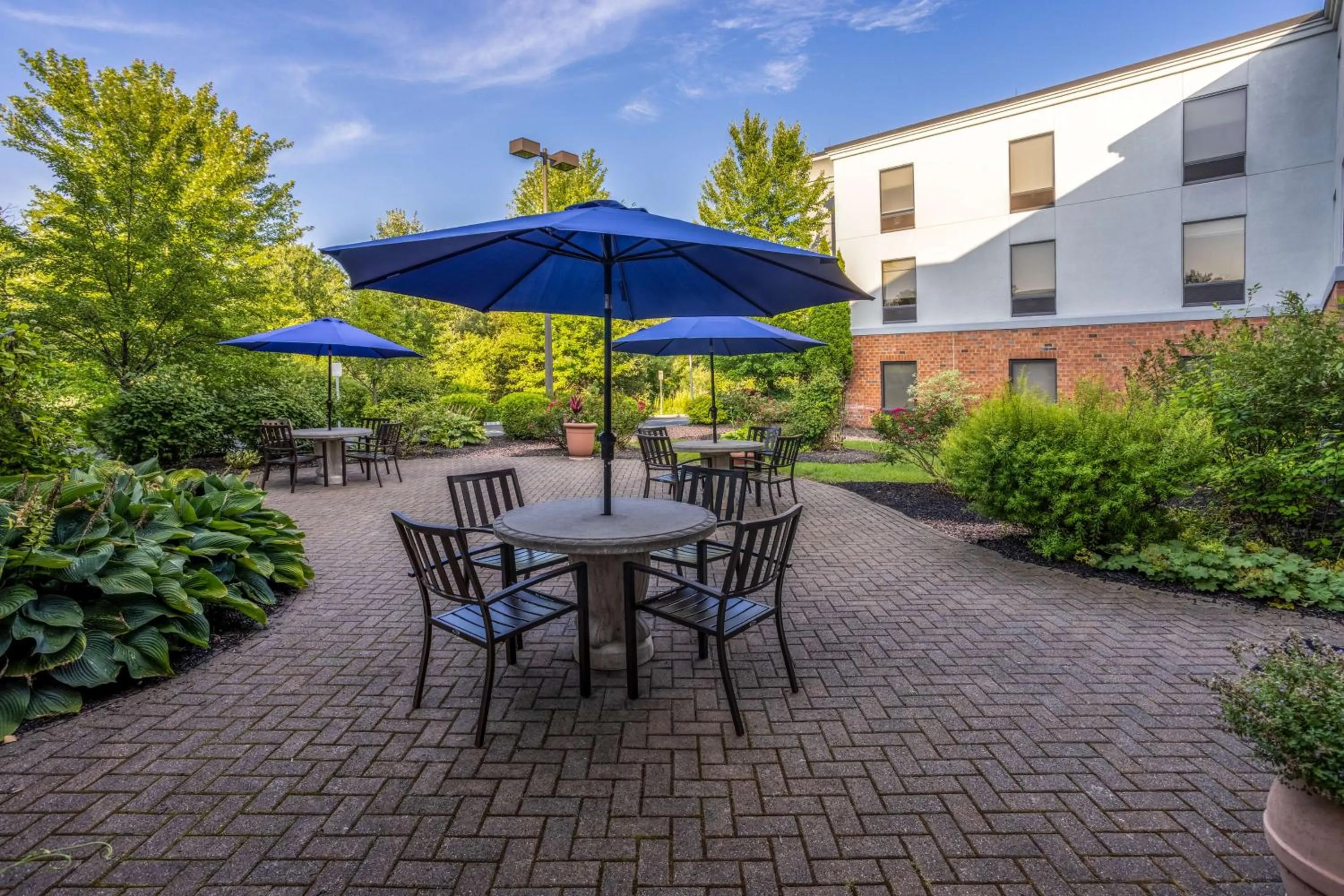 Patio in Hampton Inn Harriman Woodbury