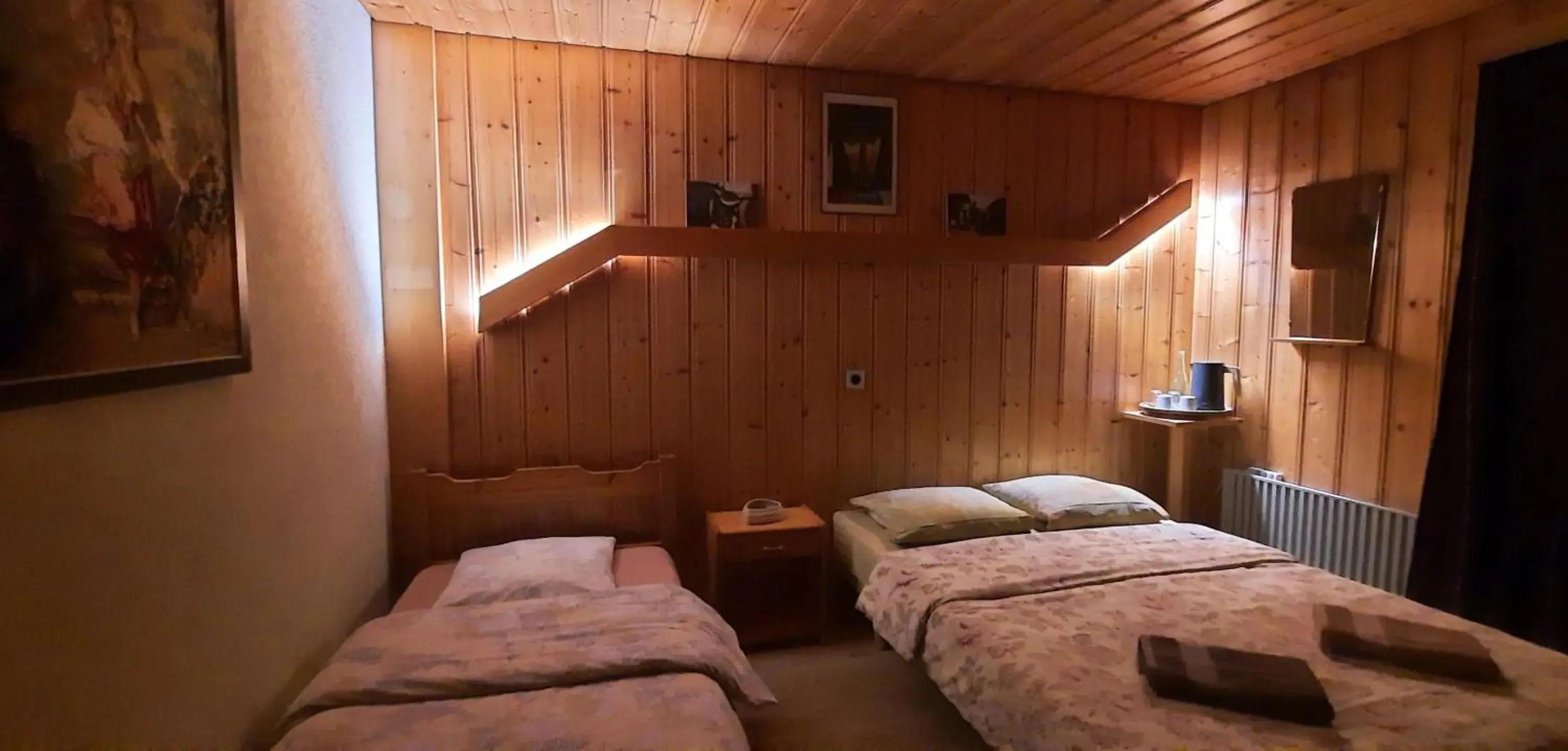 Family Room with Mountain View in BnB Claudy et Elizabeth Michellod-Dutheil Family Room with Mountain View in BnB Claudy et Elizabeth Michellod-Dutheil