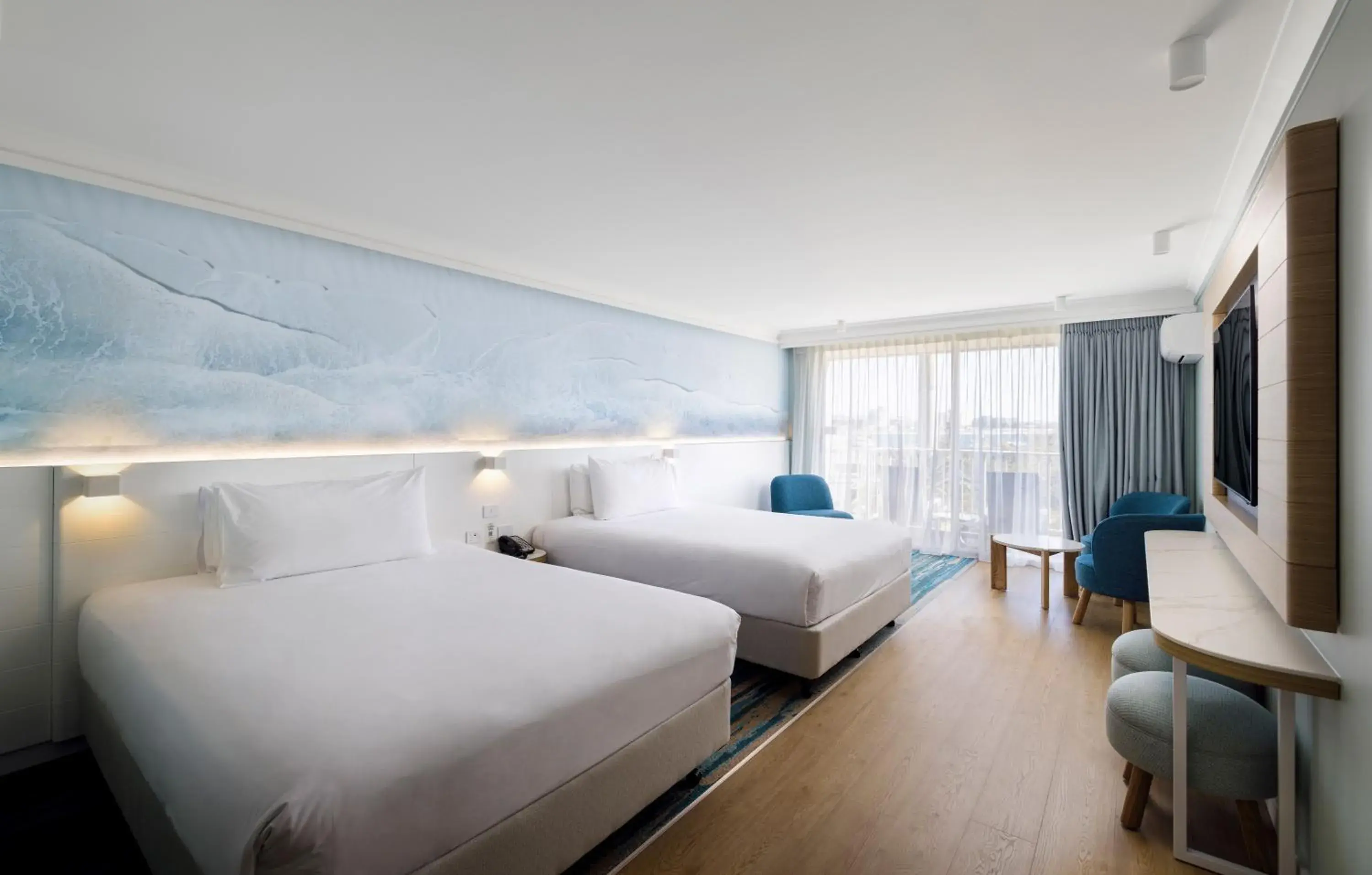 Coastal Double + Entry to 3 Theme Parks in Sea World Resort Coastal Double + Entry to 3 Theme Parks in Sea World Resort