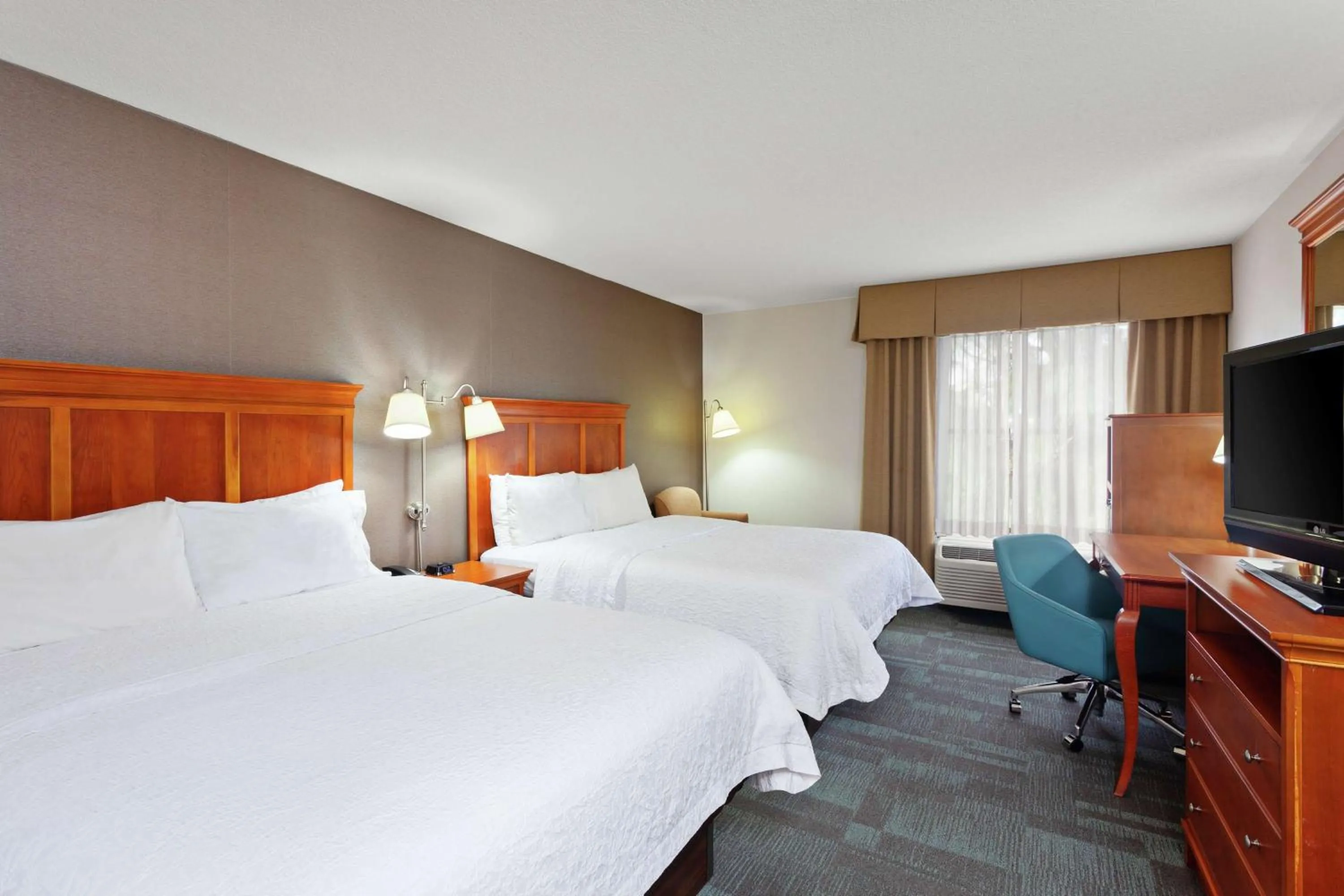 Bedroom, Bed in Hampton Inn San Marcos