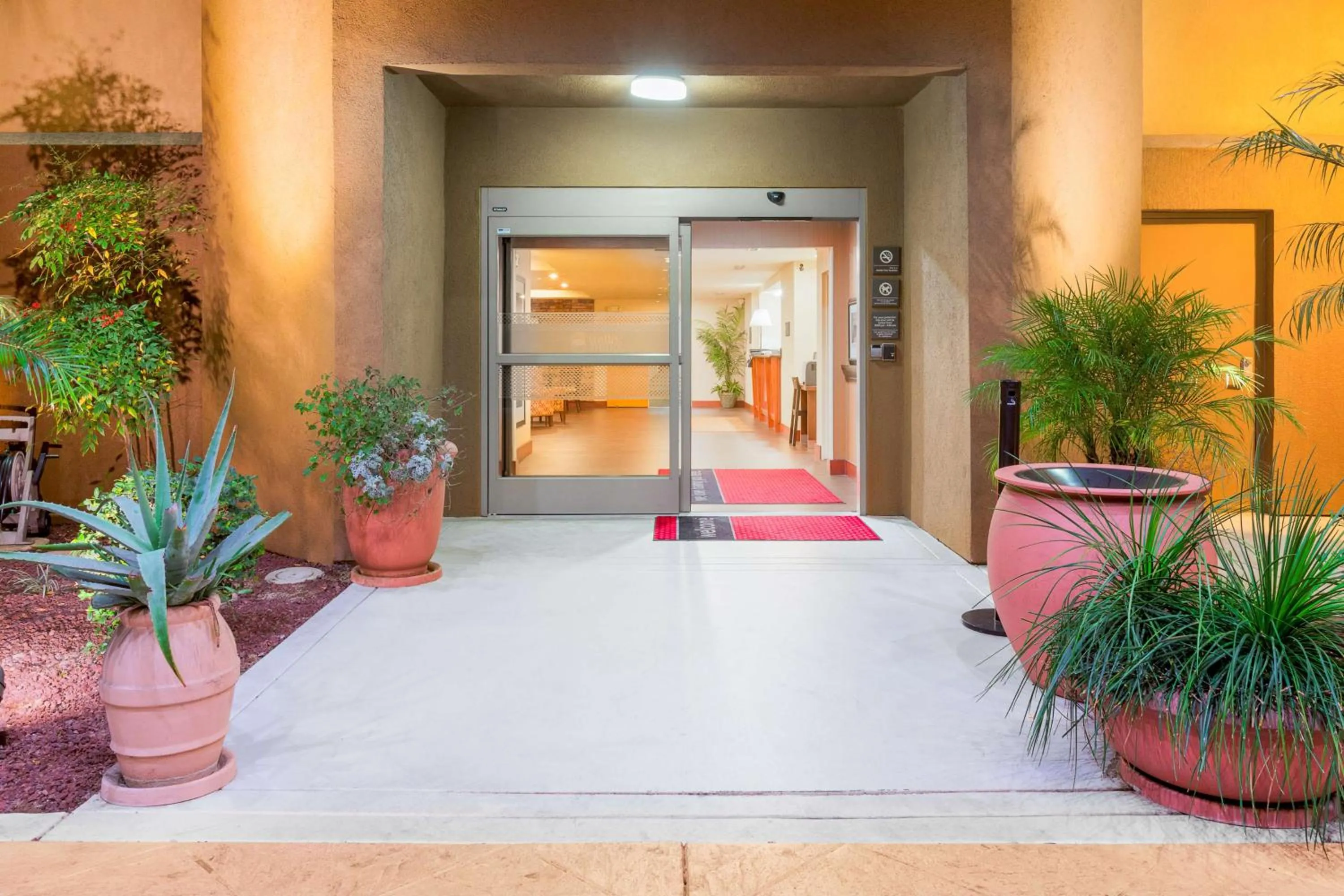 Property building in Hampton Inn San Marcos