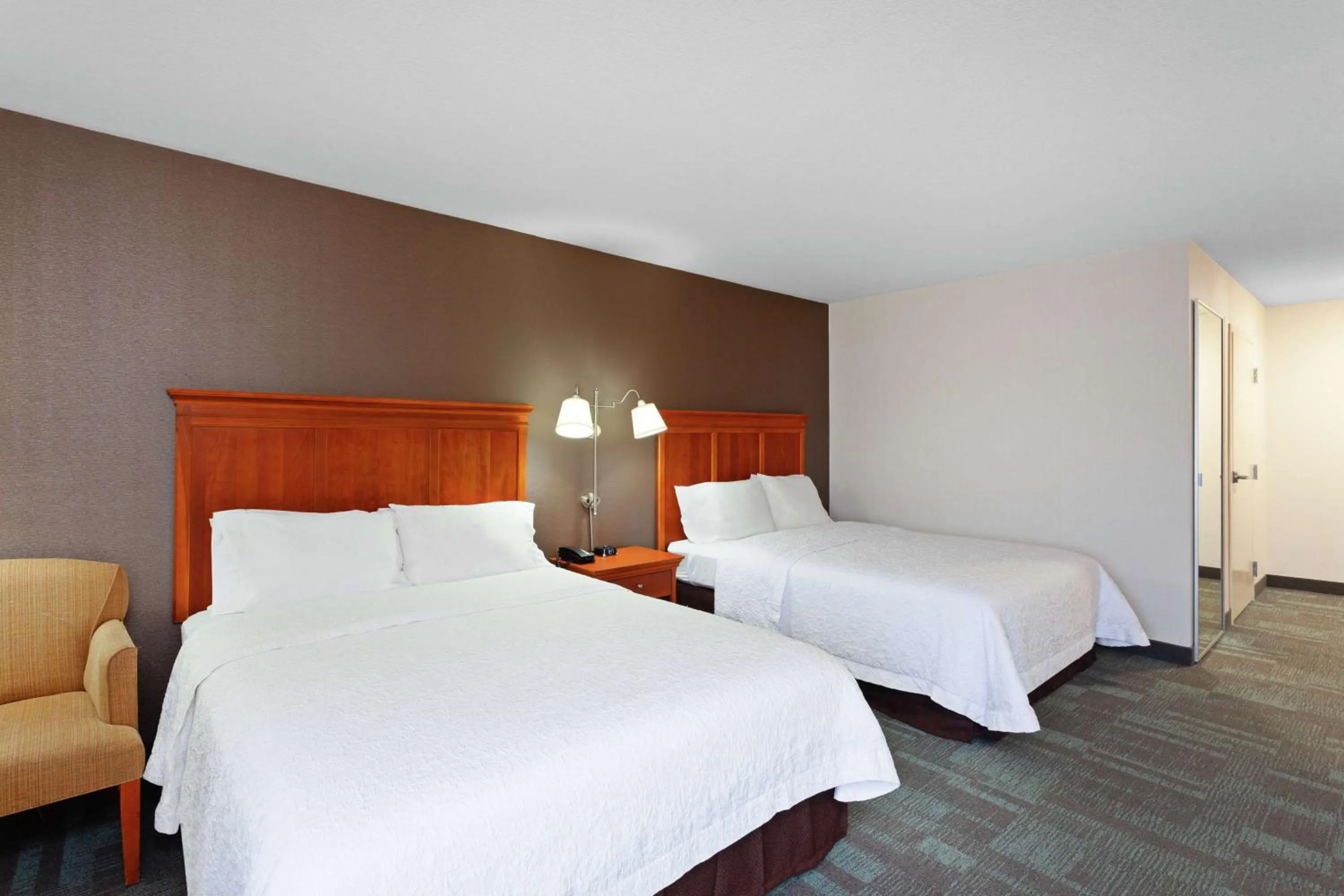 Living room, Bed in Hampton Inn San Marcos