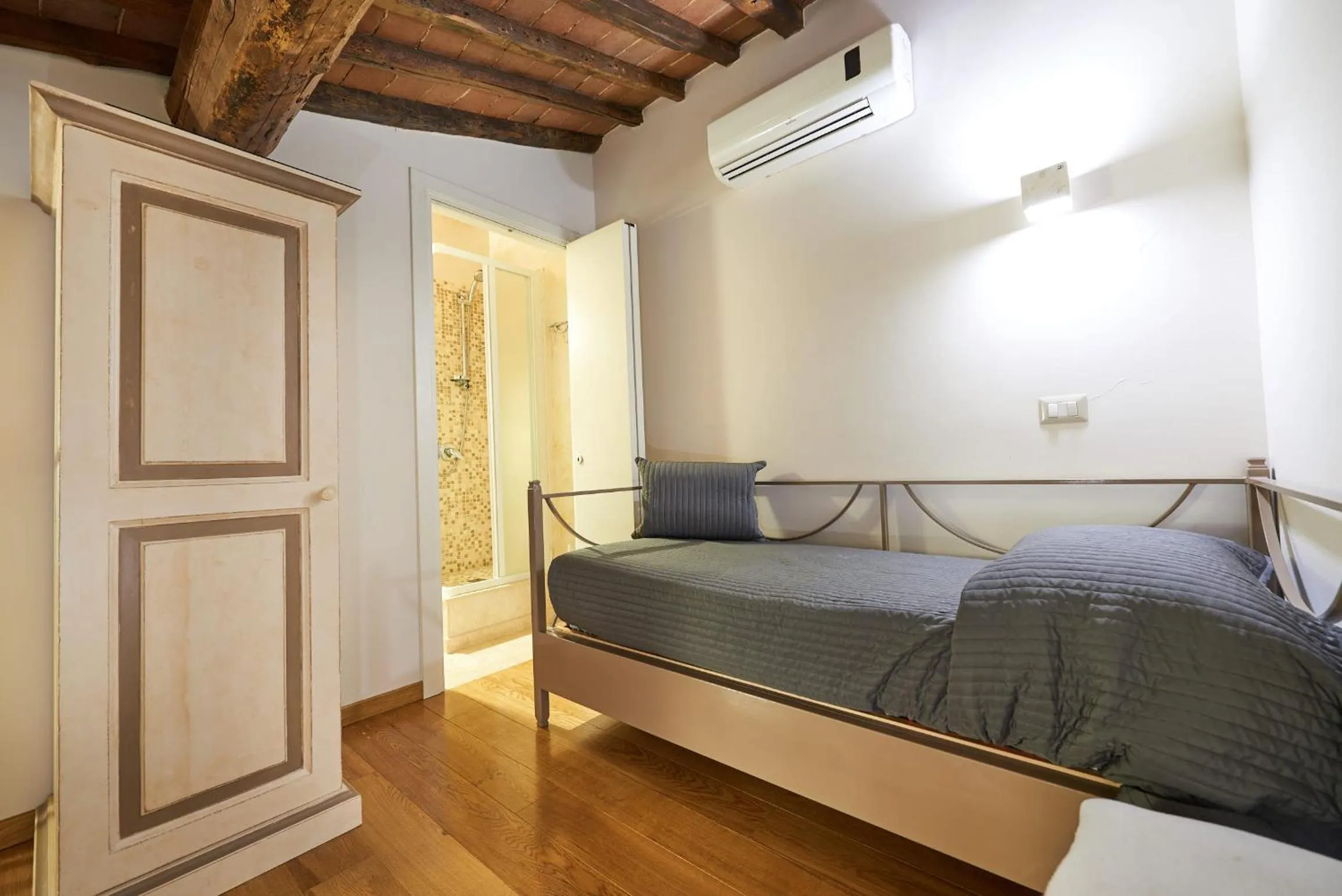 Photo of the whole room, Bed in B&B Le Stanze del Duomo