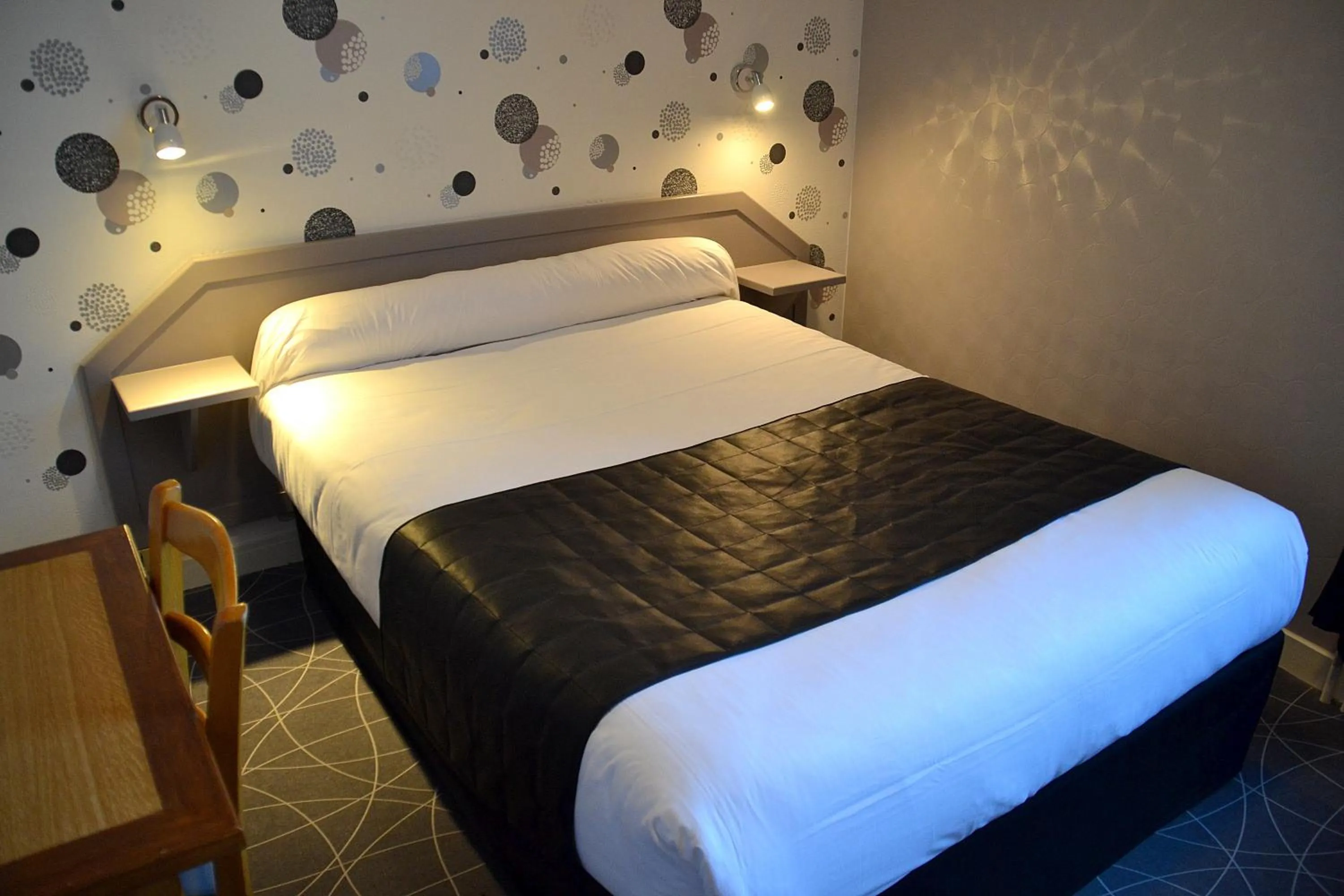Bedroom, Bed in Hotel Angleterre