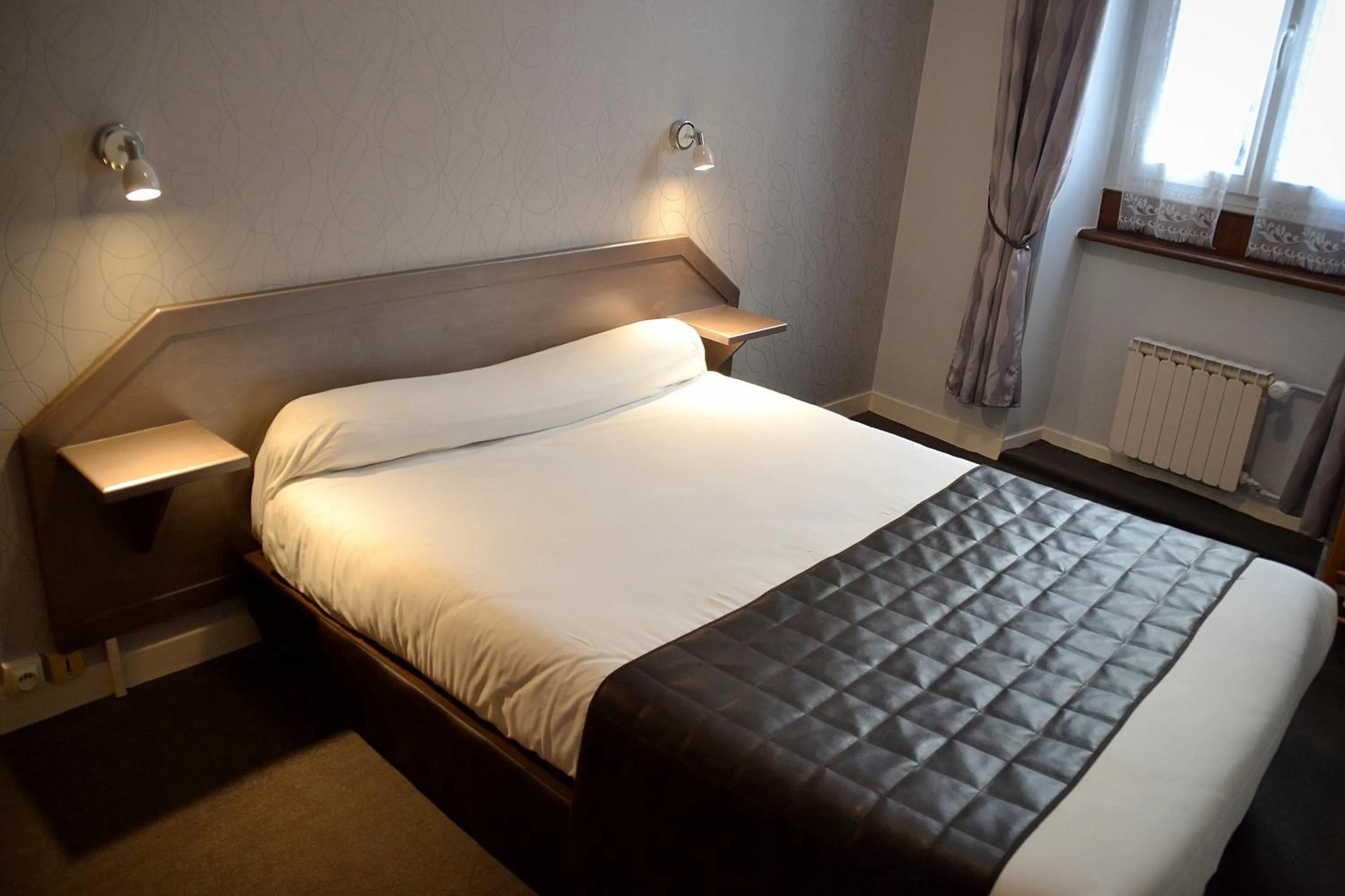 Bedroom, Bed in Hotel Angleterre