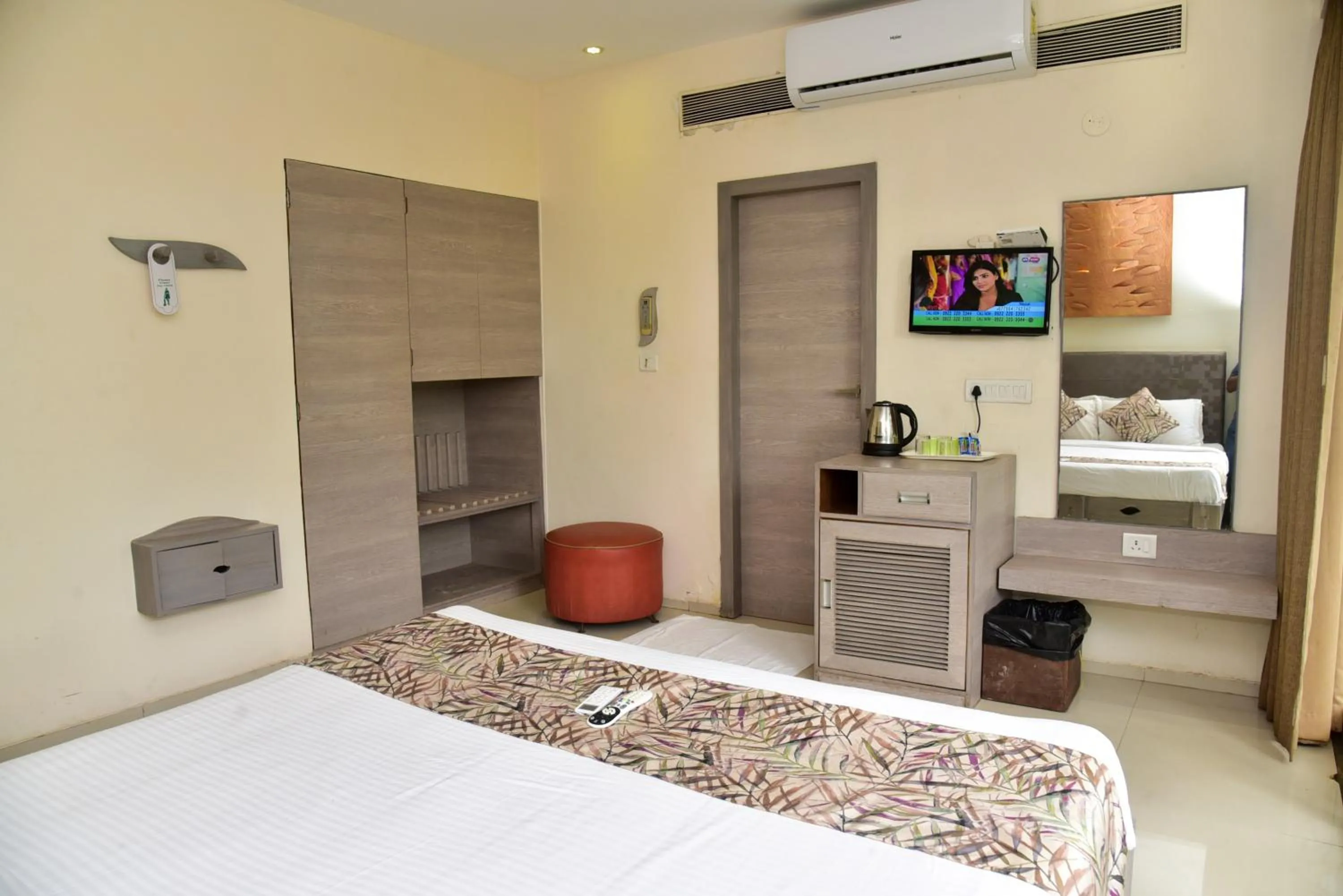 TV and multimedia, Bed in Sharanam Green Resort